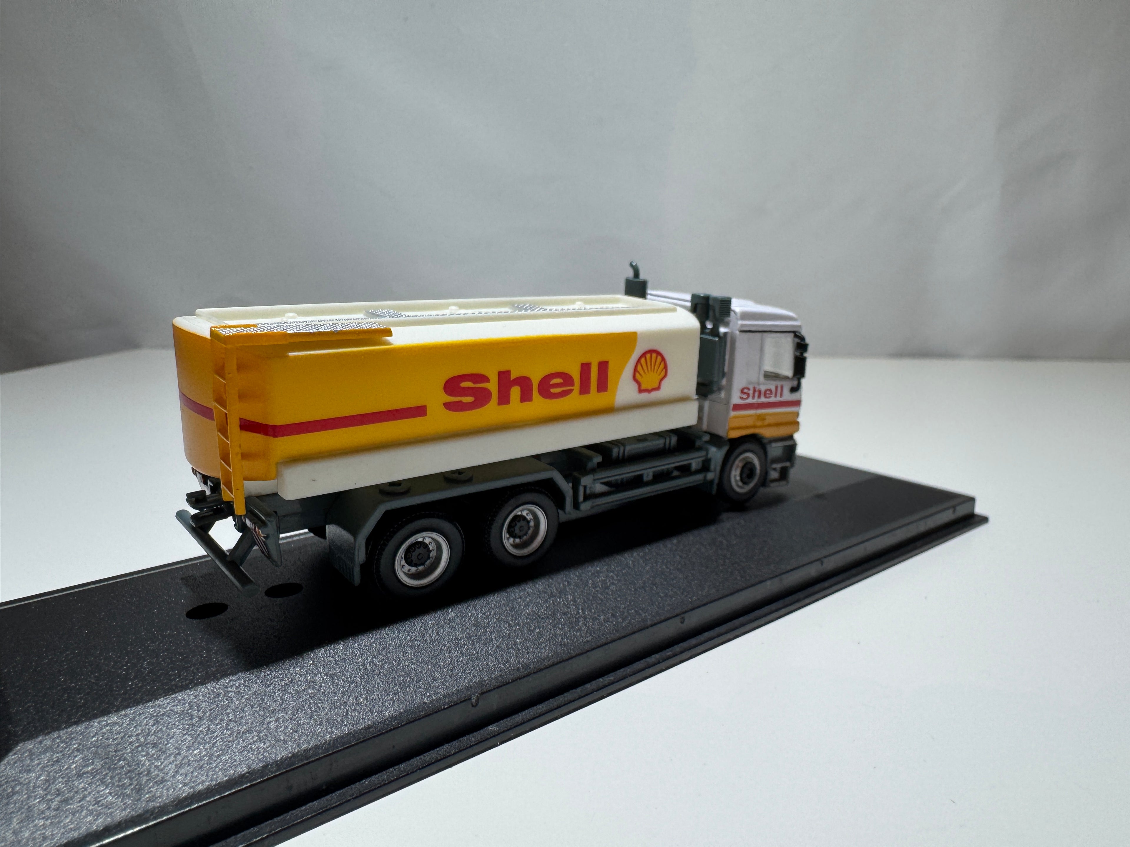 1:87 Schuco Mercedes-Benz Actros Tankwagen "Shell" OVP #477