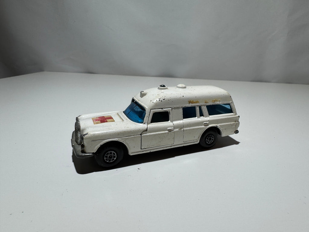 1:50 Matchbox SpeedKings Mercedes-Benz Ambulance Krankenwagen Weiß #487