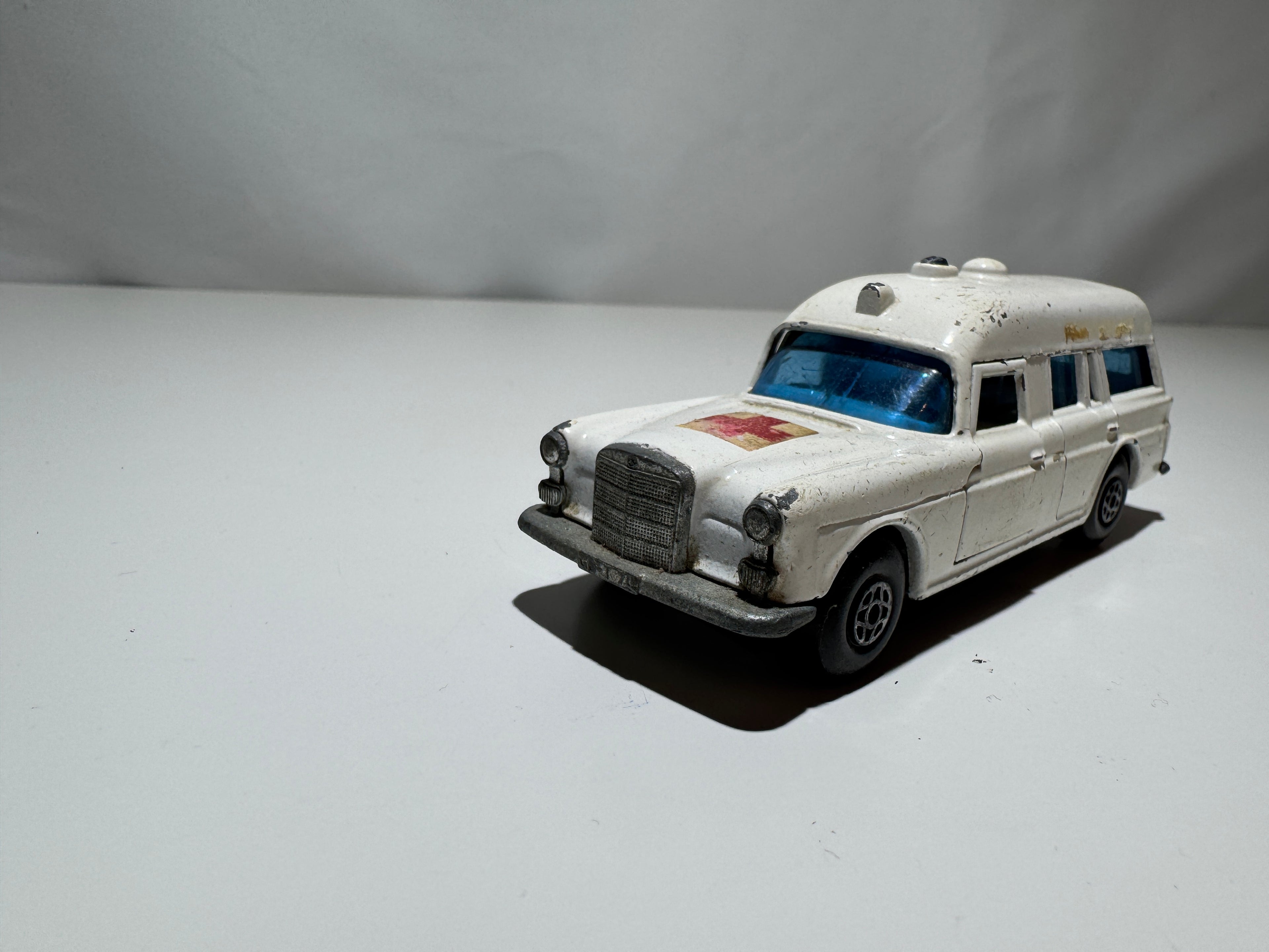 1:50 Matchbox SpeedKings Mercedes-Benz Ambulance Krankenwagen Weiß #487