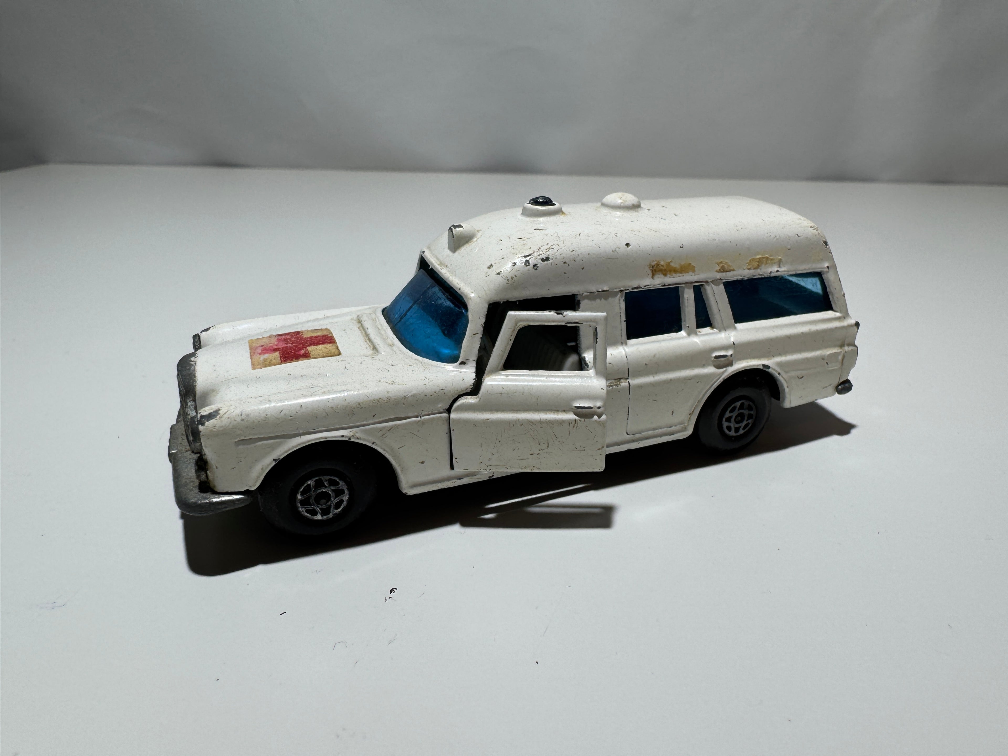 1:50 Matchbox SpeedKings Mercedes-Benz Ambulance Krankenwagen Weiß #487