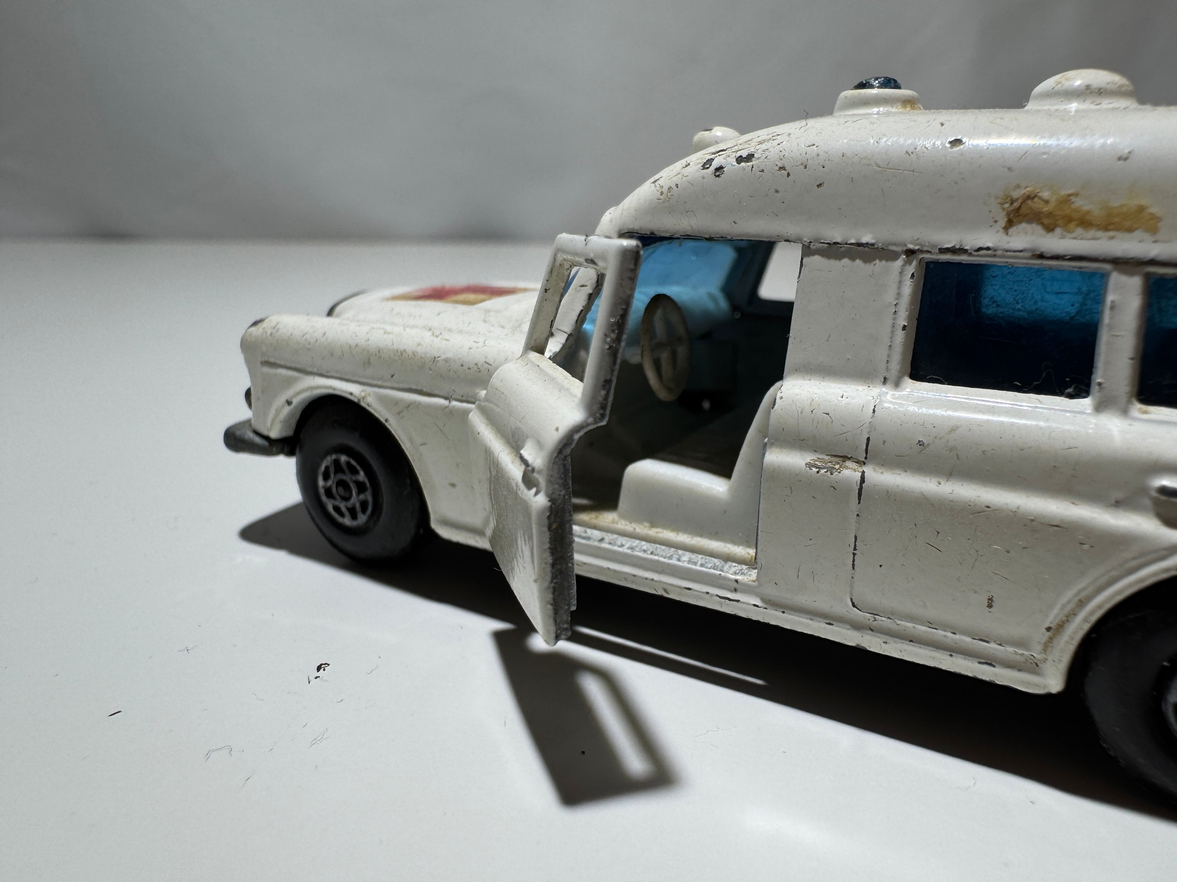 1:50 Matchbox SpeedKings Mercedes-Benz Ambulance Krankenwagen Weiß #487