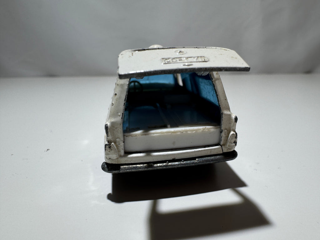 1:50 Matchbox SpeedKings Mercedes-Benz Ambulance Krankenwagen Weiß #487