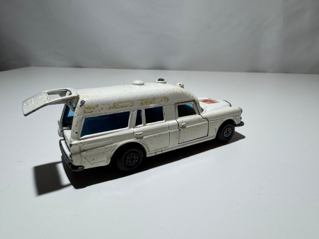 1:50 Matchbox SpeedKings Mercedes-Benz Ambulance Krankenwagen Weiß #487