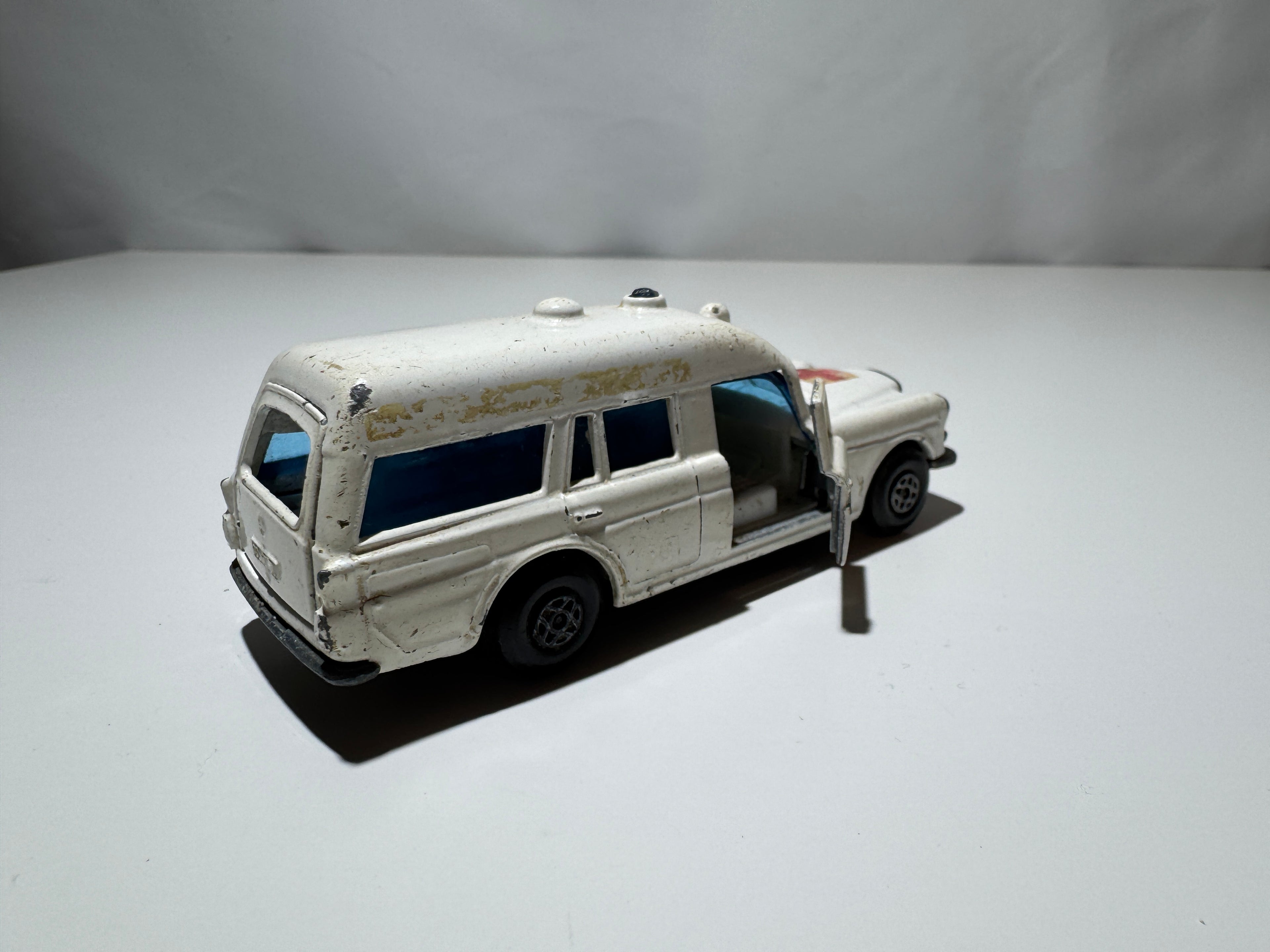1:50 Matchbox SpeedKings Mercedes-Benz Ambulance Krankenwagen Weiß #487