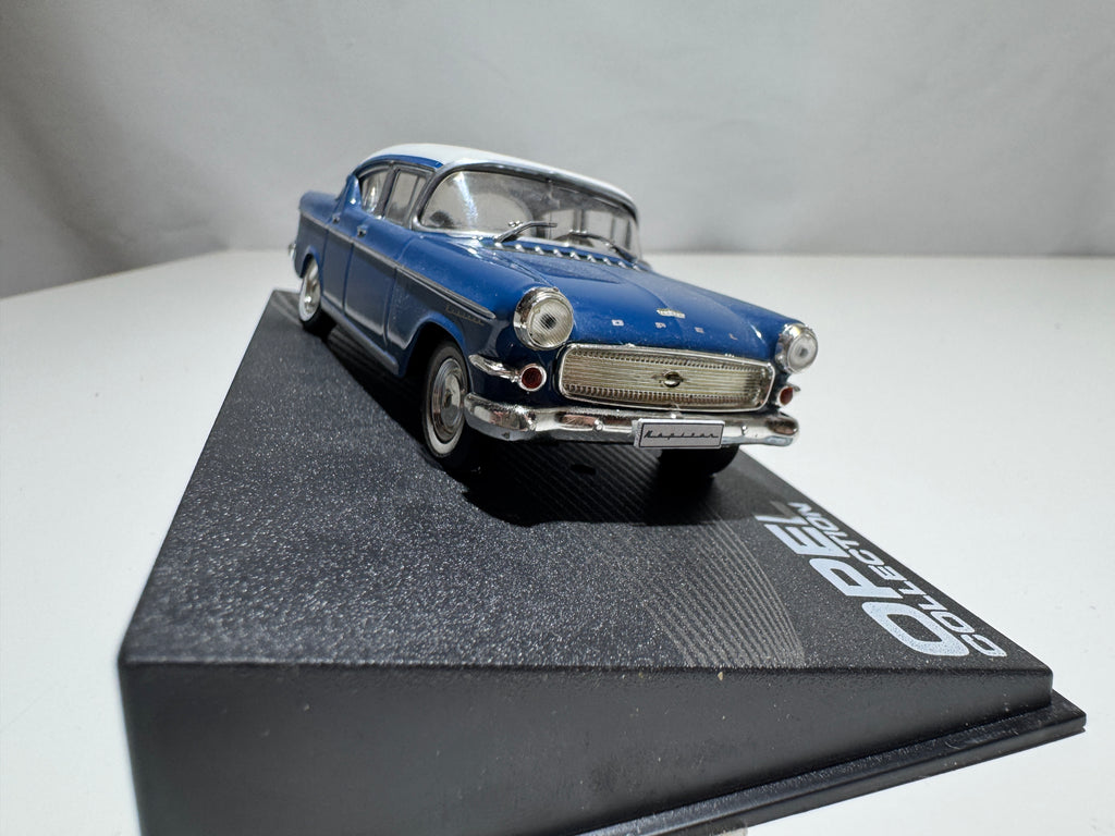 1:43 Atlas Opel Collection Opel Kapitän P1 Limousine 1958-59 Blau-Weiß OVP #499