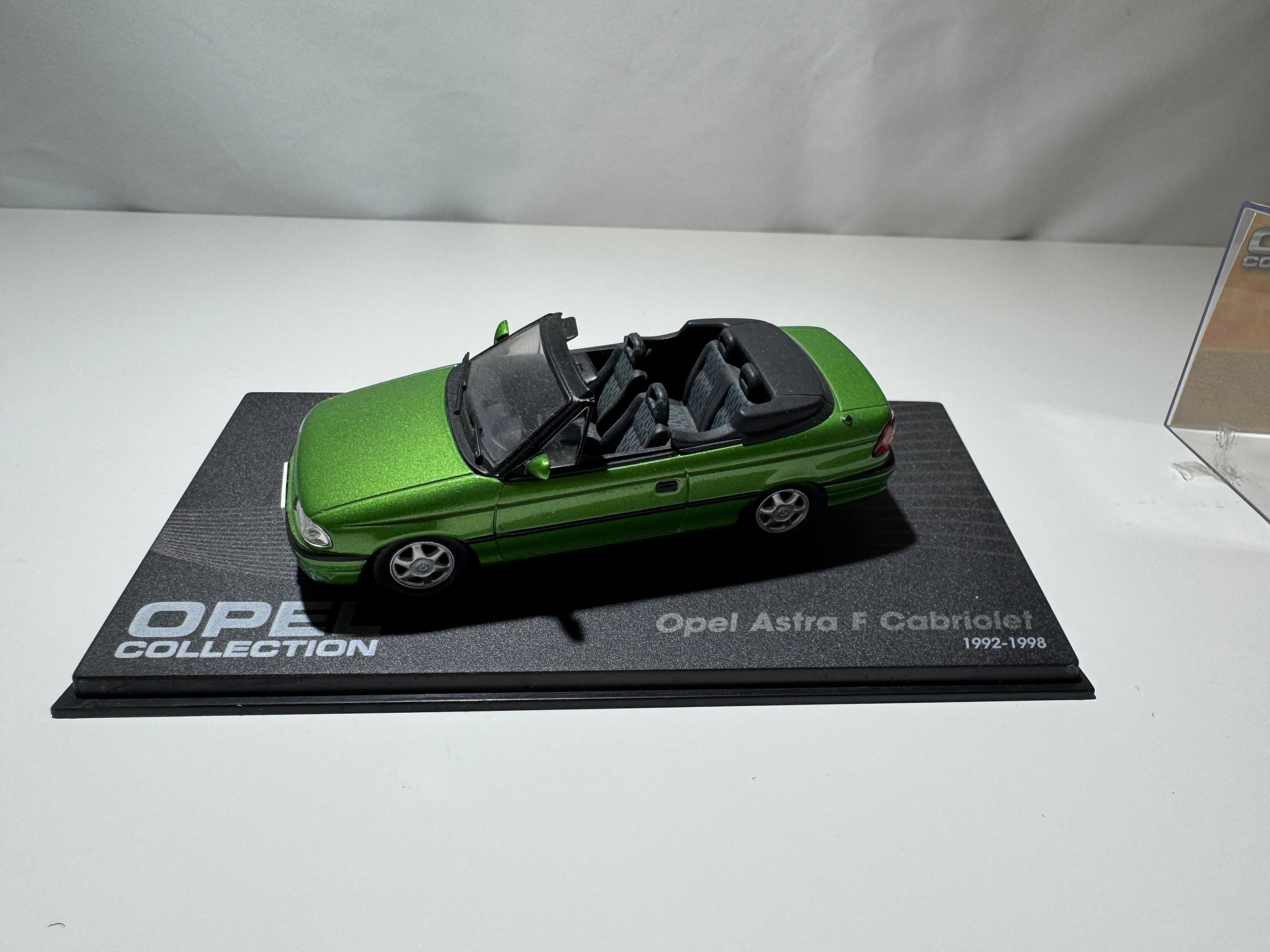 1:43 Atlas Opel Collection Opel Astra F Cabriolet 1992-98 Grün OVP #503