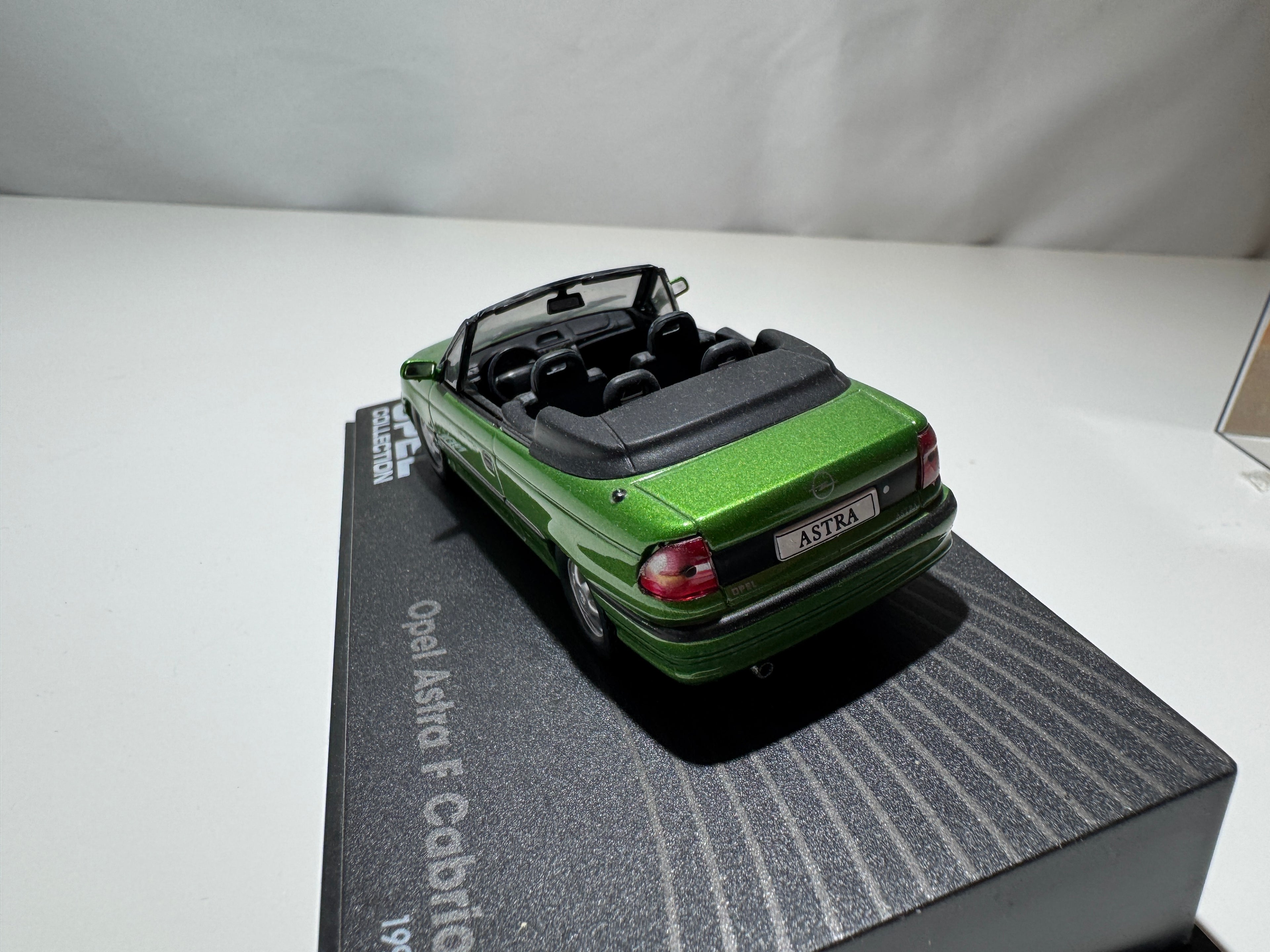 1:43 Atlas Opel Collection Opel Astra F Cabriolet 1992-98 Grün OVP #503