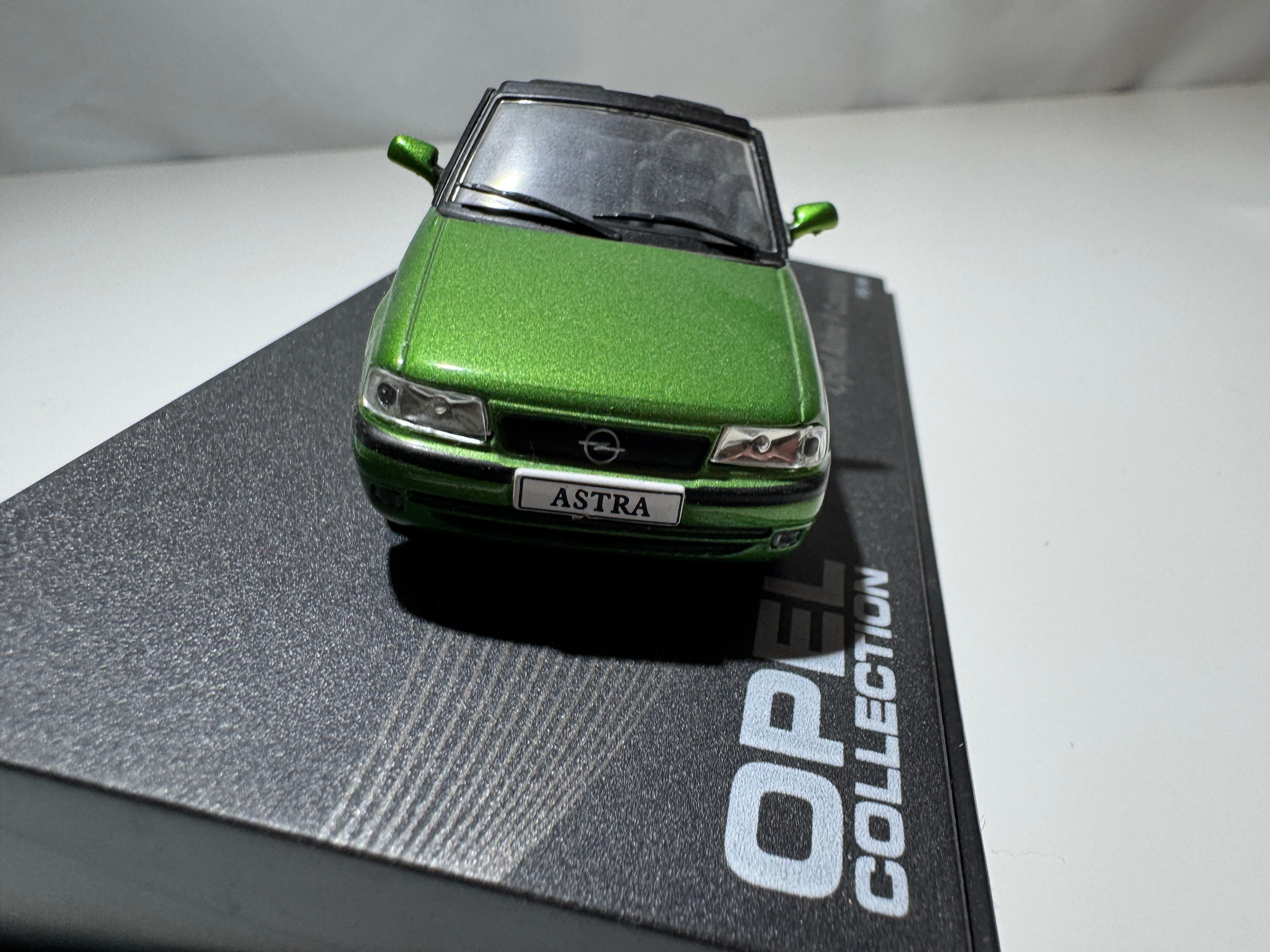 1:43 Atlas Opel Collection Opel Astra F Cabriolet 1992-98 Grün OVP #503