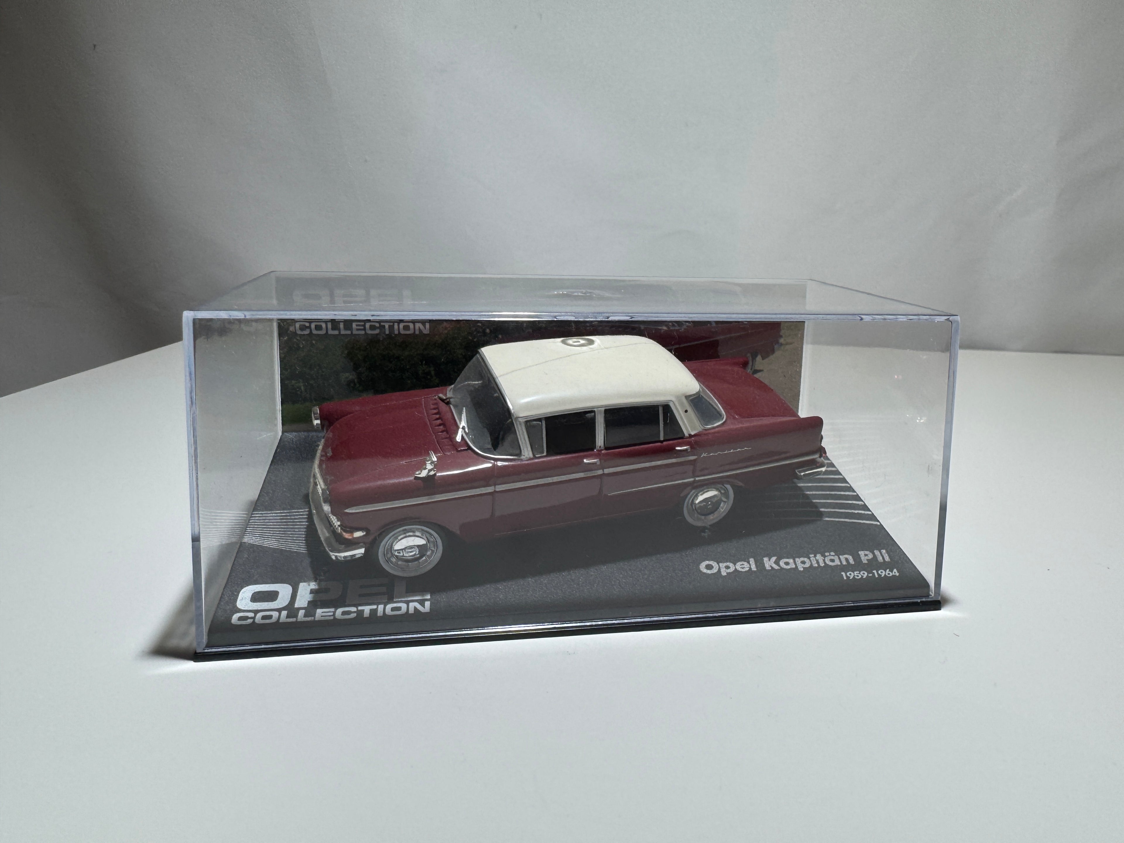 1:43 Atlas Opel Collection Opel Kapitän P11 1959-64 Rot-Weiß OVP #508