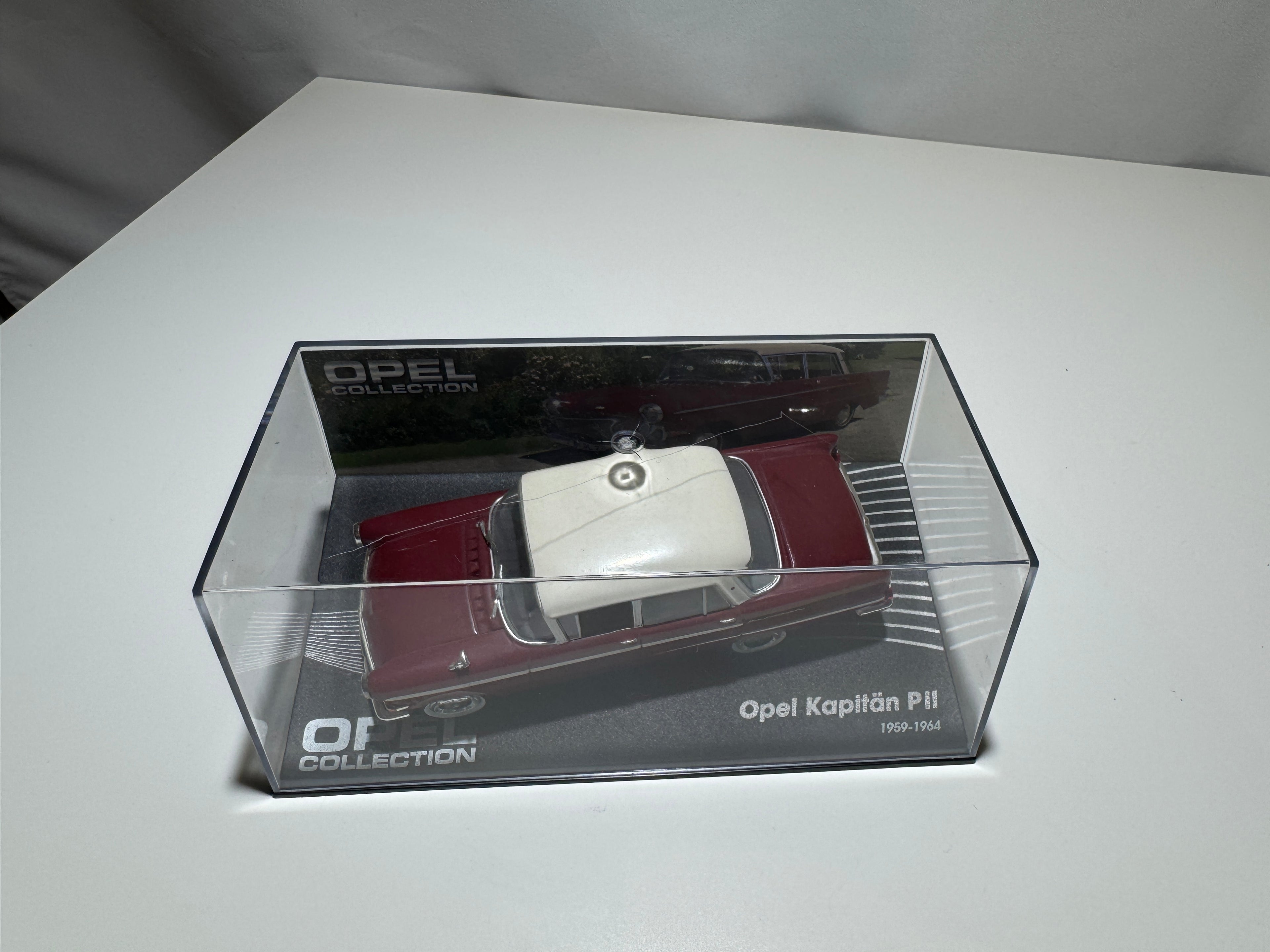 1:43 Atlas Opel Collection Opel Kapitän P11 1959-64 Rot-Weiß OVP #508