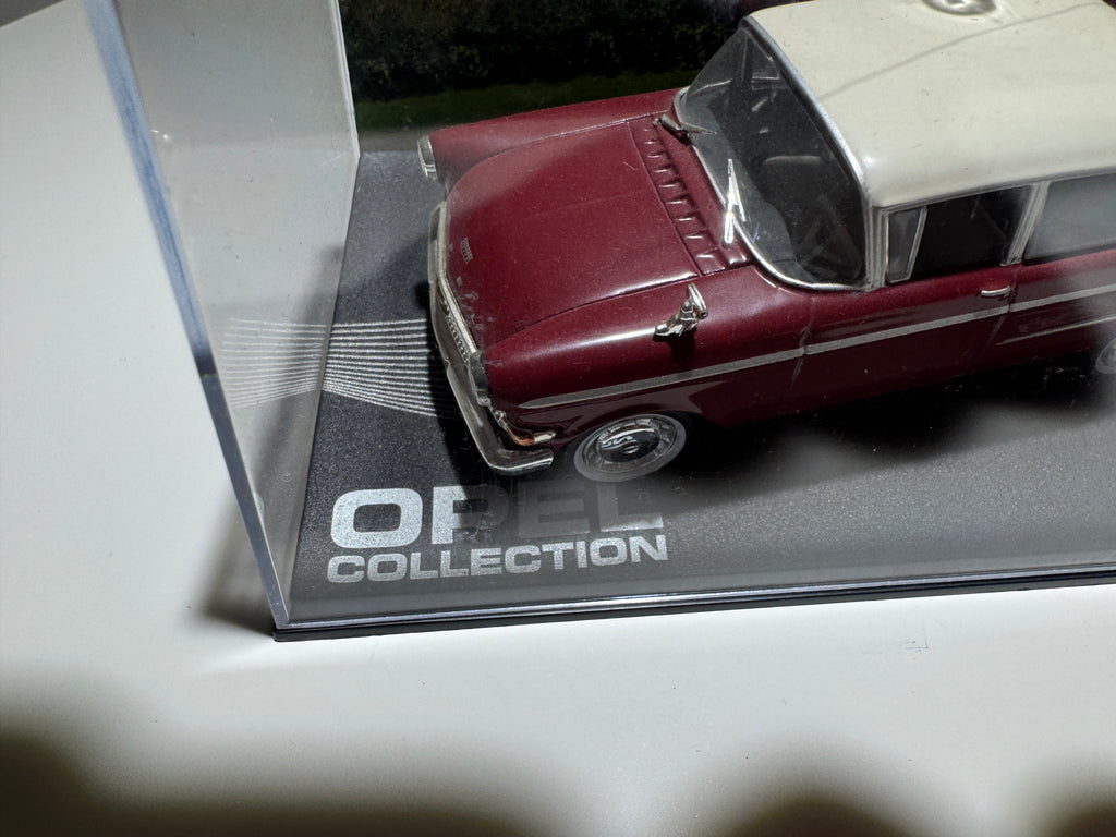 1:43 Atlas Opel Collection Opel Kapitän P11 1959-64 Rot-Weiß OVP #508