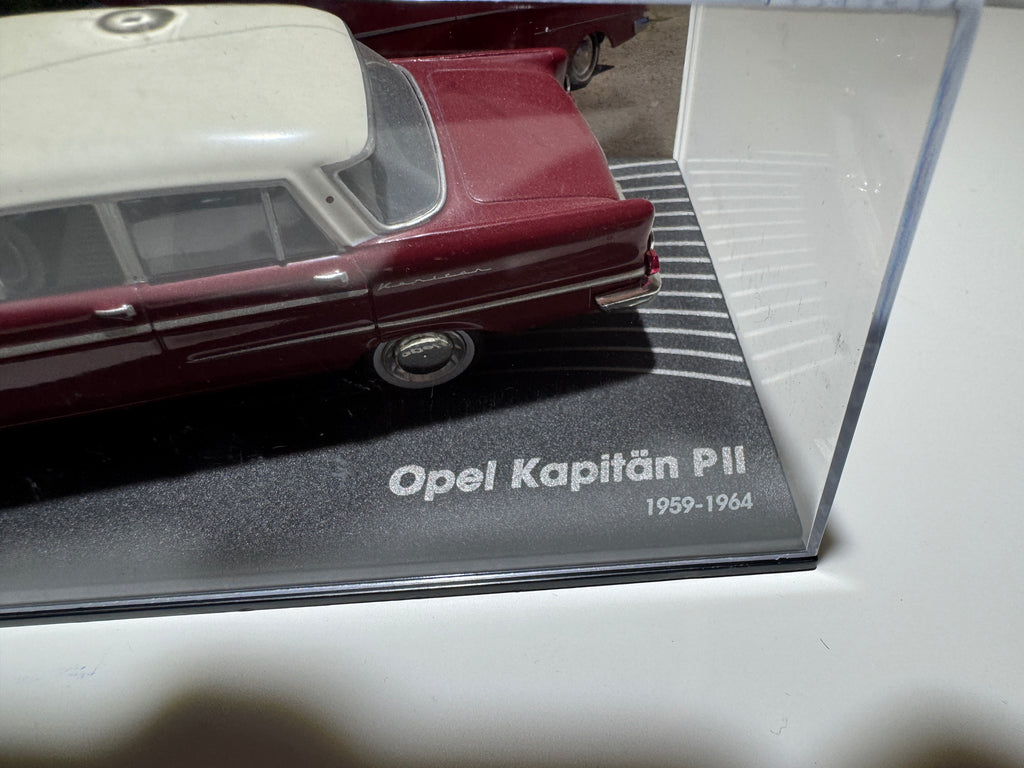 1:43 Atlas Opel Collection Opel Kapitän P11 1959-64 Rot-Weiß OVP #508