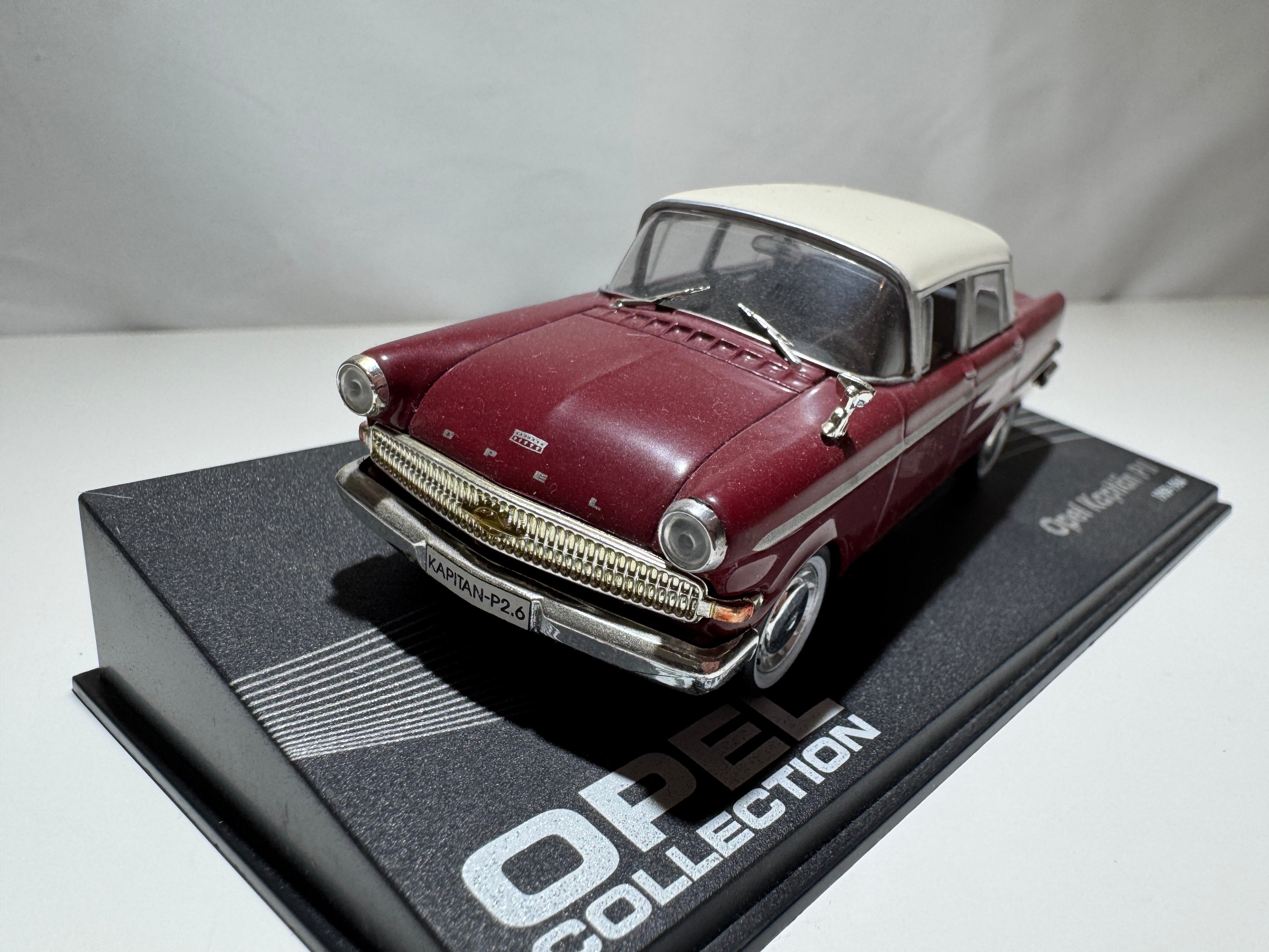 1:43 Atlas Opel Collection Opel Kapitän P11 1959-64 Rot-Weiß OVP #508