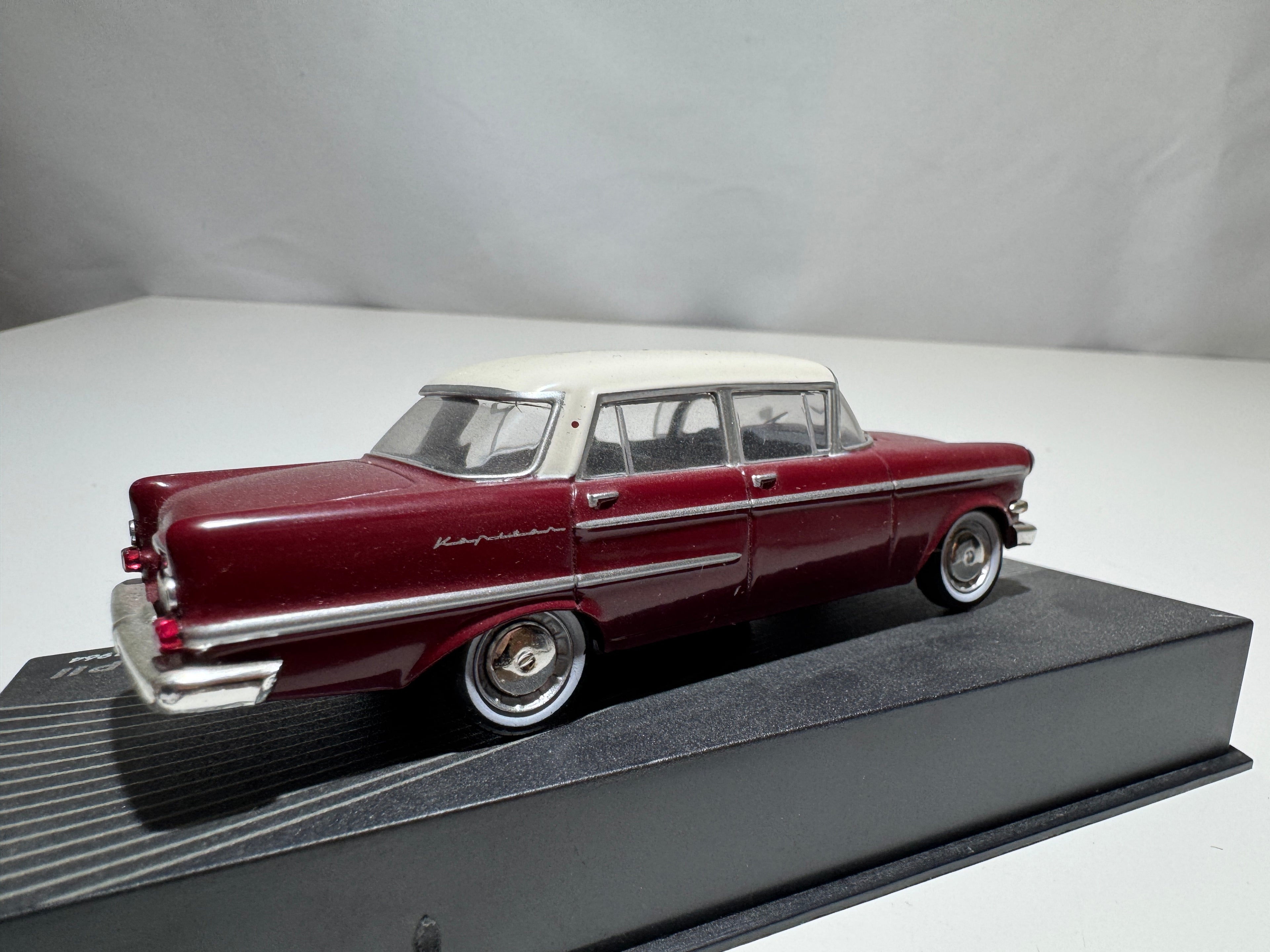 1:43 Atlas Opel Collection Opel Kapitän P11 1959-64 Rot-Weiß OVP #508