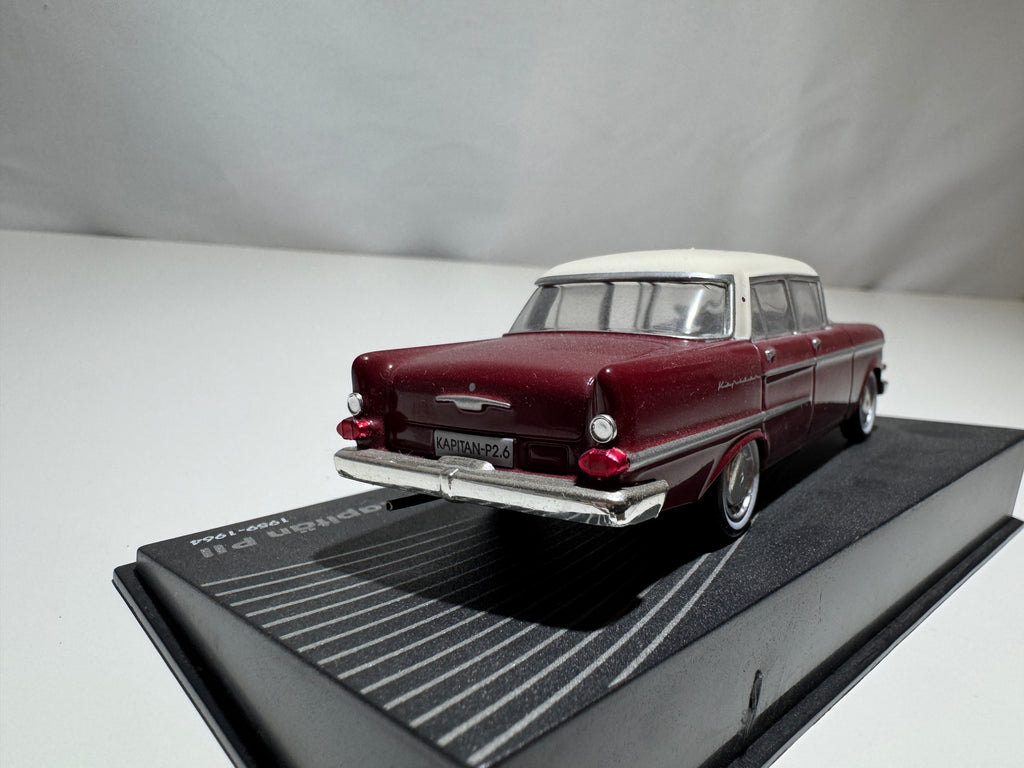 1:43 Atlas Opel Collection Opel Kapitän P11 1959-64 Rot-Weiß OVP #508