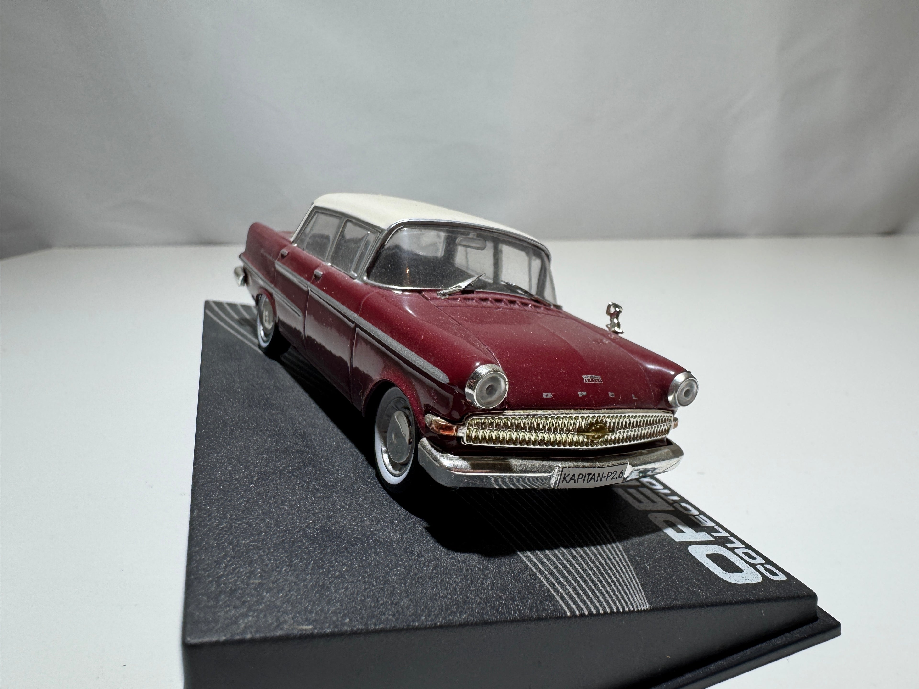 1:43 Atlas Opel Collection Opel Kapitän P11 1959-64 Rot-Weiß OVP #508