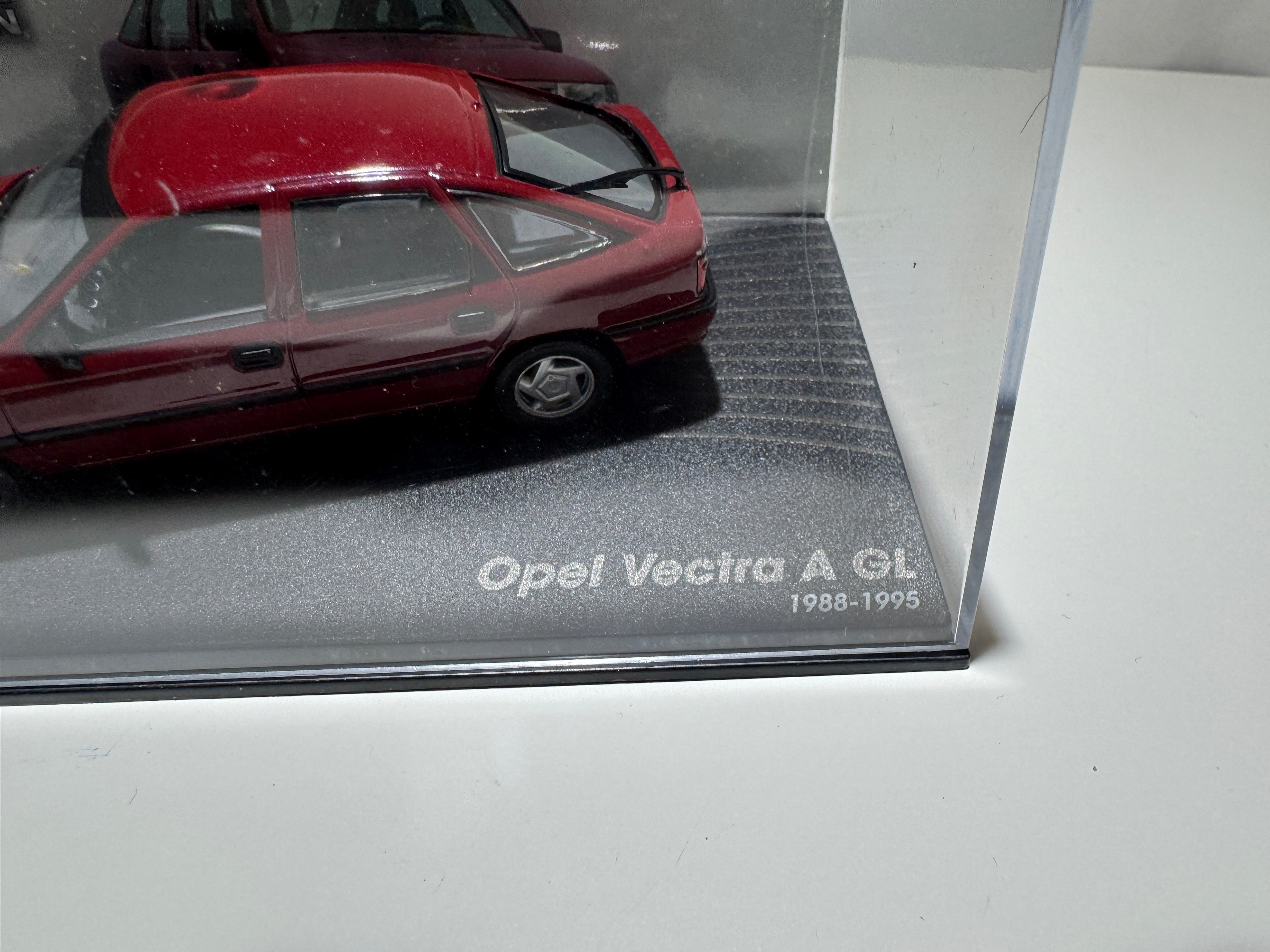 1:43 Atlas Opel Collection Opel Vectra A GL 1988-95 Rot OVP #517