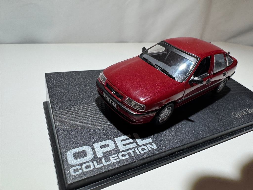 1:43 Atlas Opel Collection Opel Vectra A GL 1988-95 Rot OVP #517