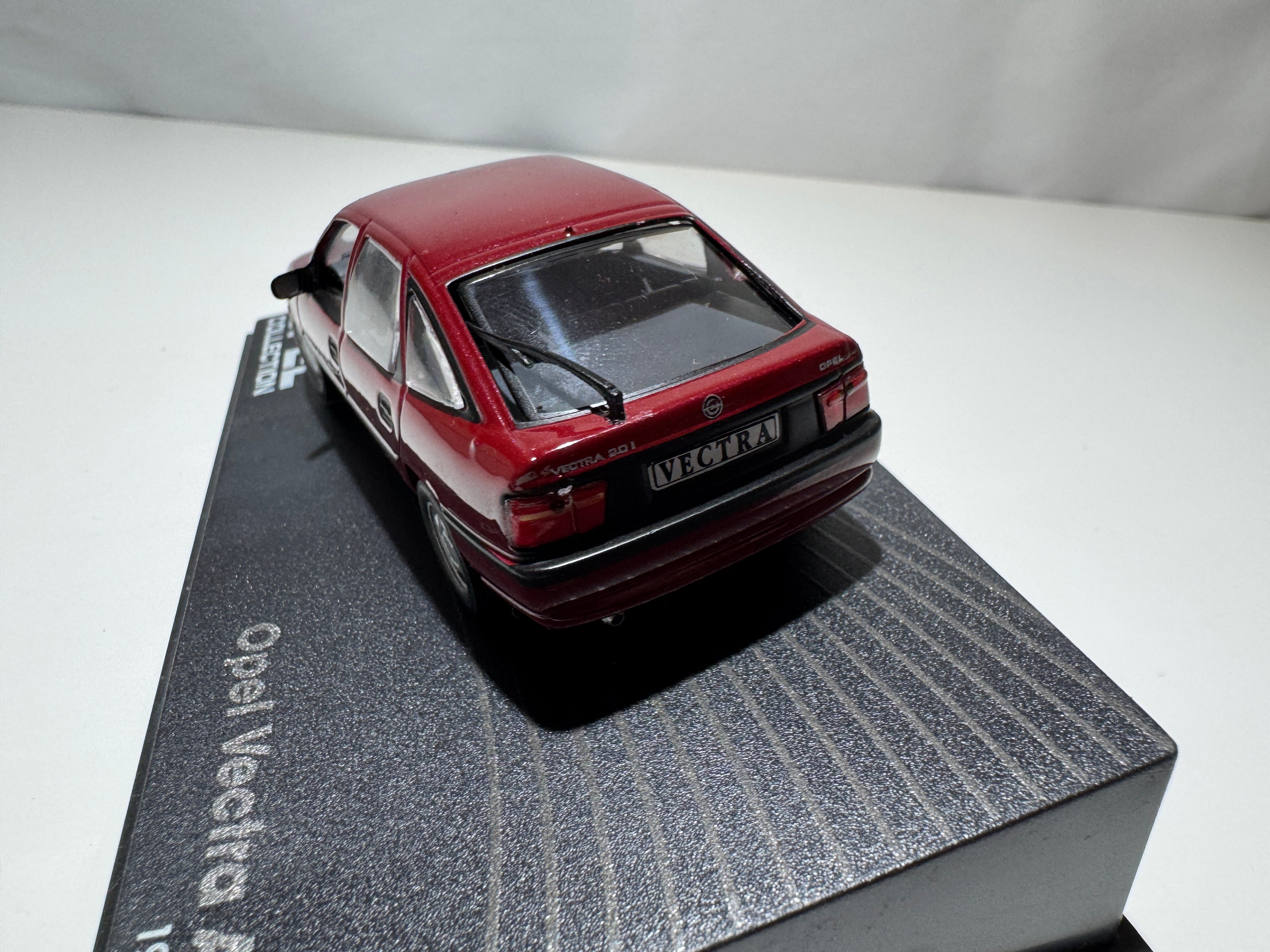 1:43 Atlas Opel Collection Opel Vectra A GL 1988-95 Rot OVP #517