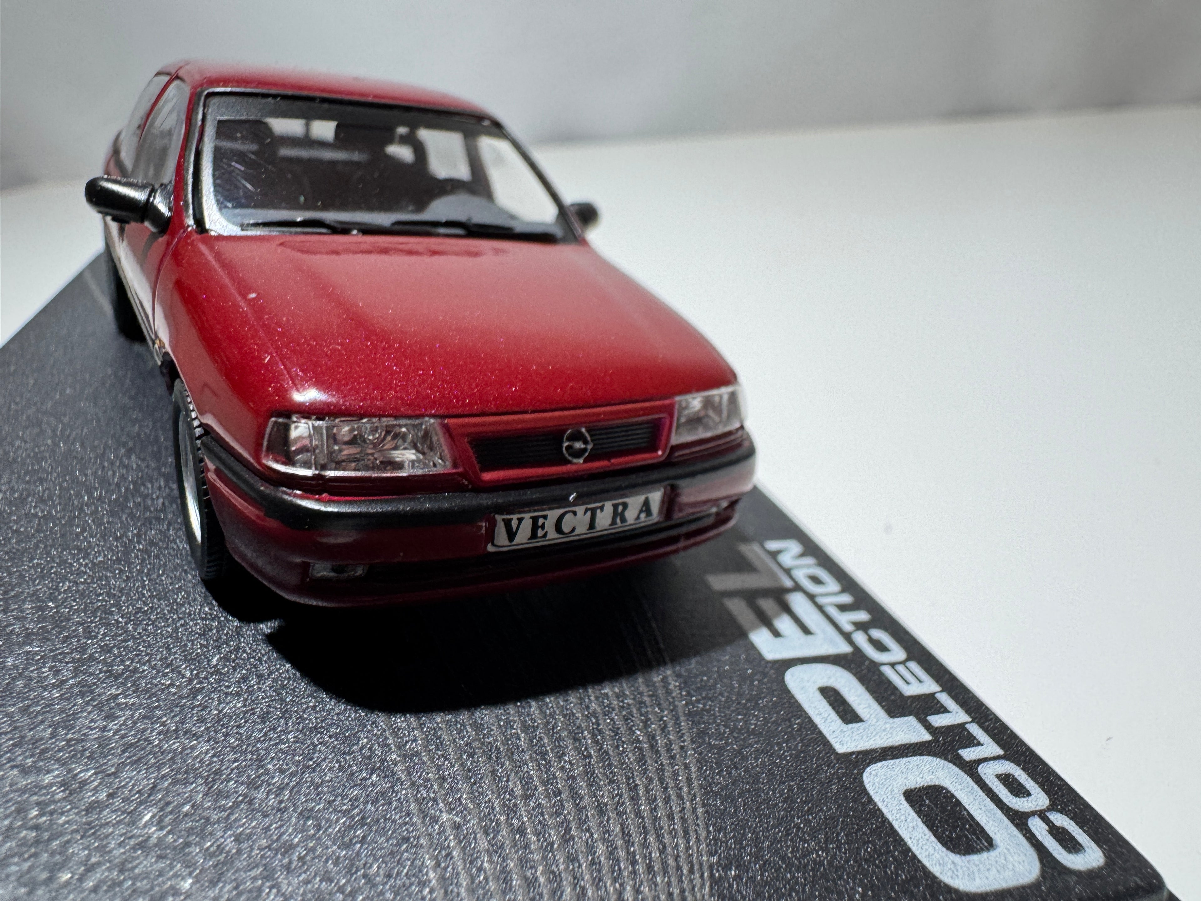 1:43 Atlas Opel Collection Opel Vectra A GL 1988-95 Rot OVP #517