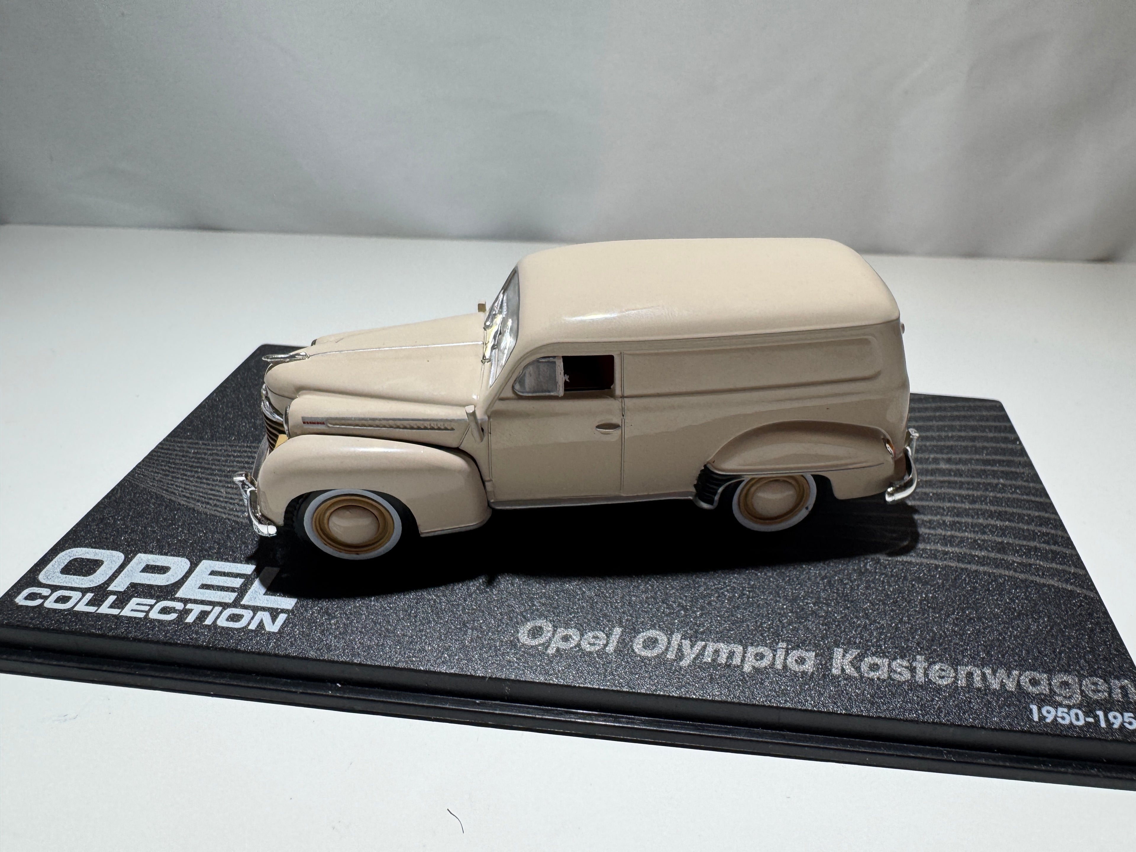 1:43 Atlas Opel Collection Opel Olympia Kastenwagen 1950-53 Braun OVP #525