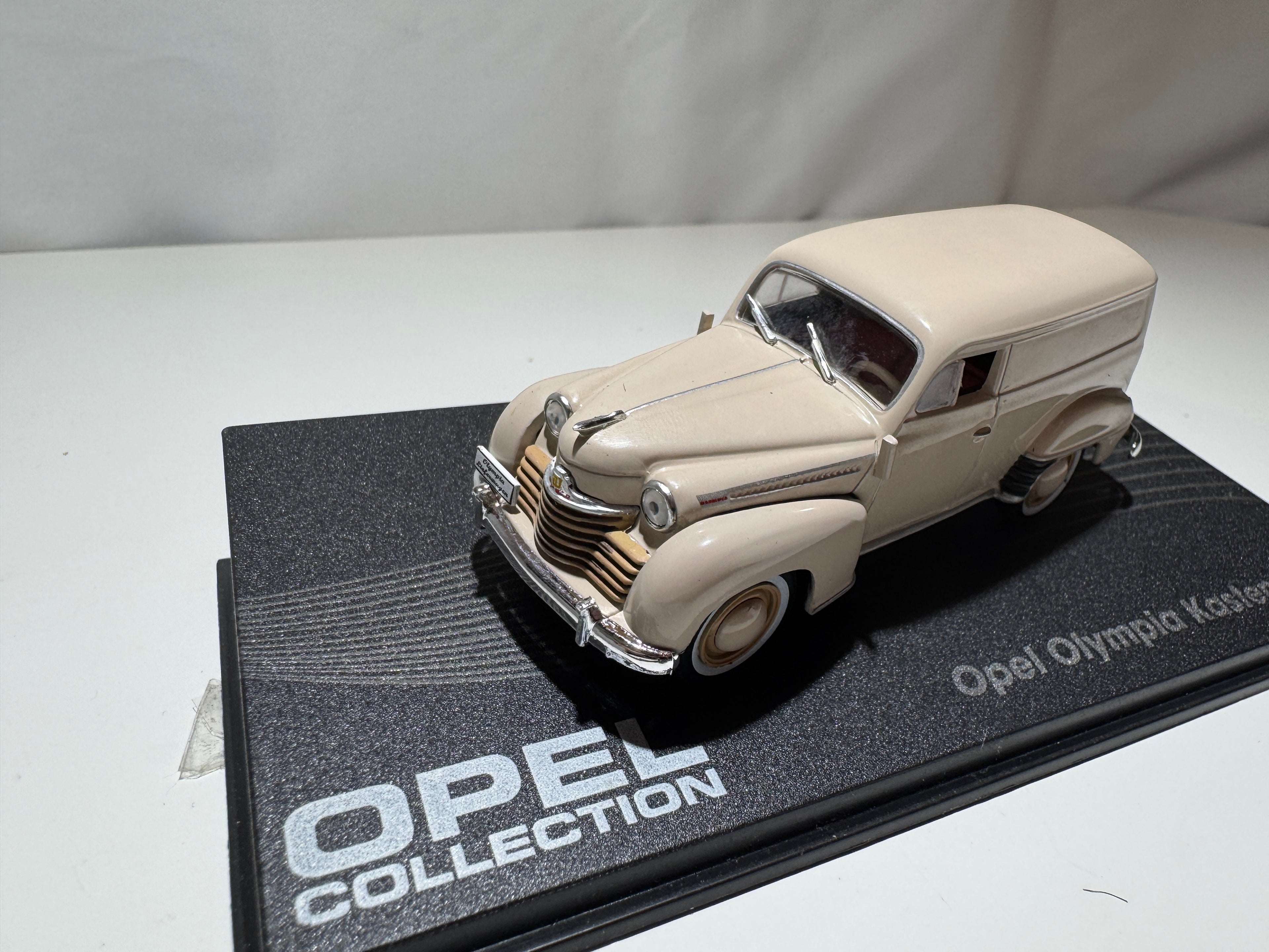 1:43 Atlas Opel Collection Opel Olympia Kastenwagen 1950-53 Braun OVP #525