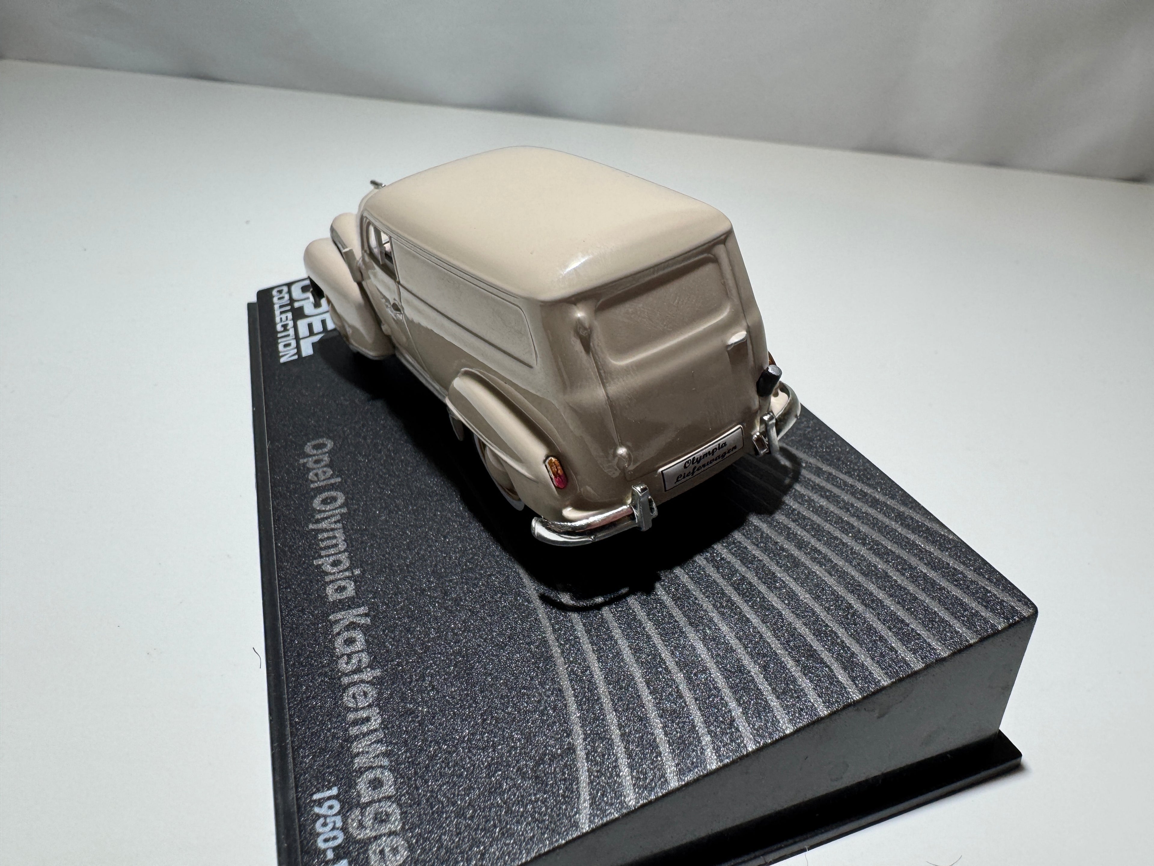 1:43 Atlas Opel Collection Opel Olympia Kastenwagen 1950-53 Braun OVP #525