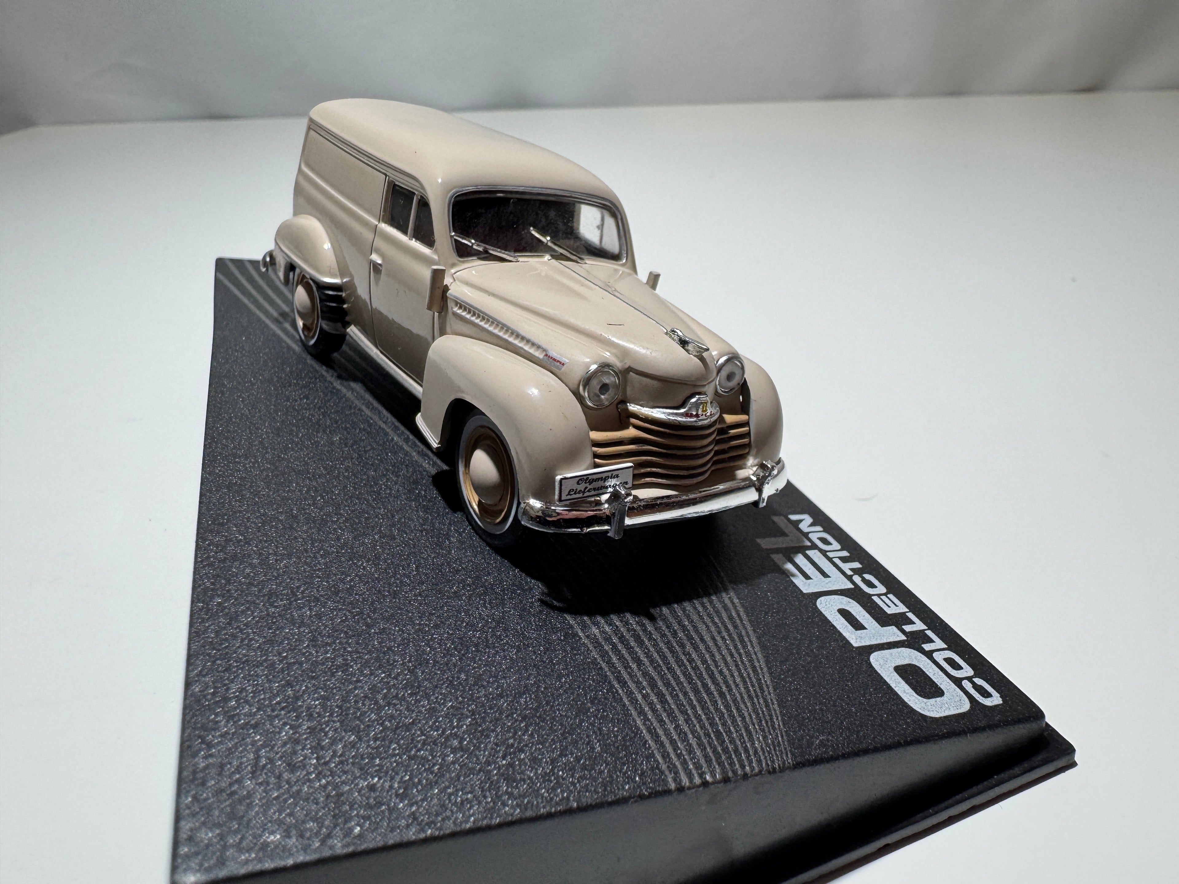 1:43 Atlas Opel Collection Opel Olympia Kastenwagen 1950-53 Braun OVP #525