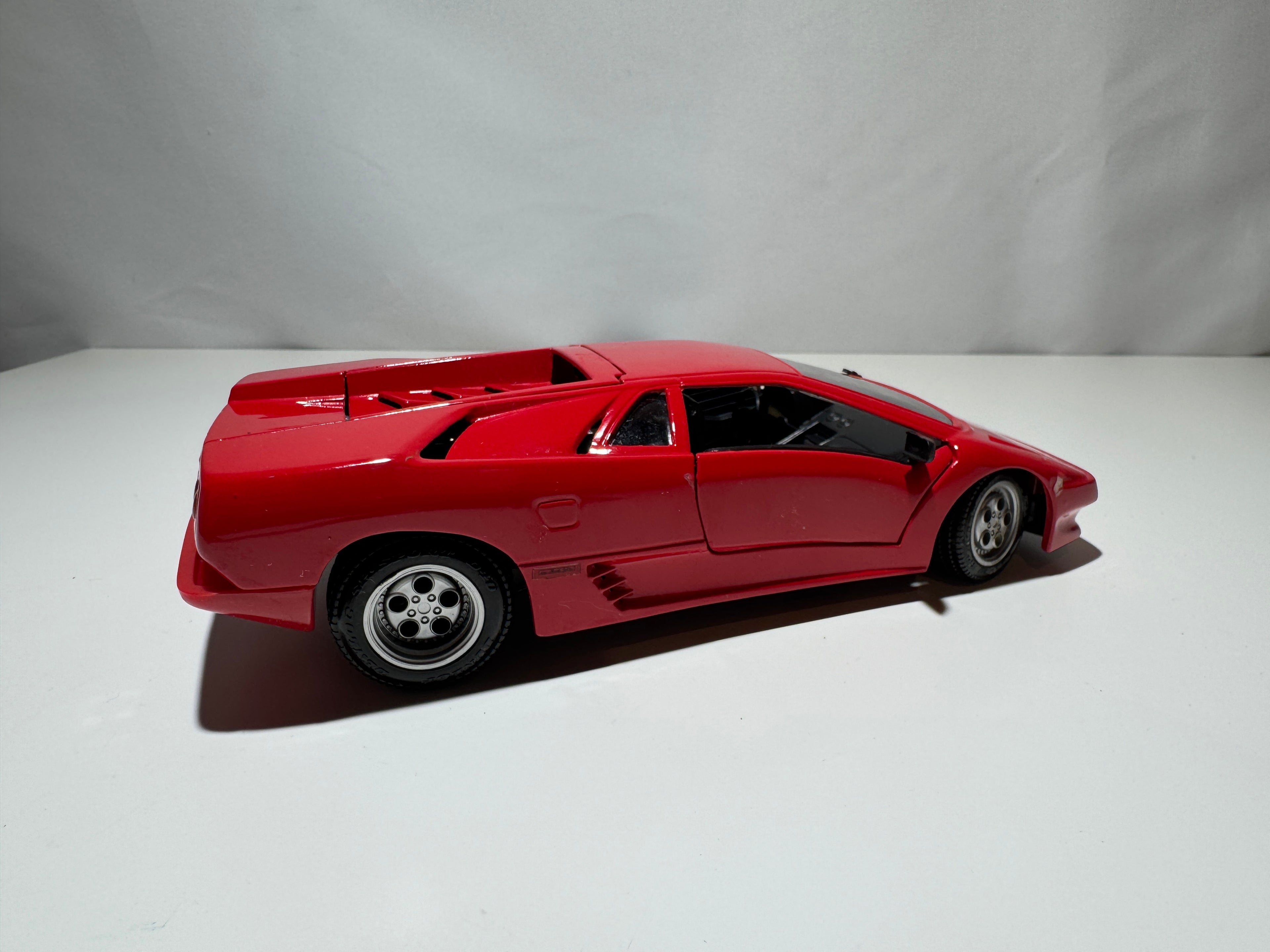 1:24 Maisto Lamborghini Diablo Rot #529