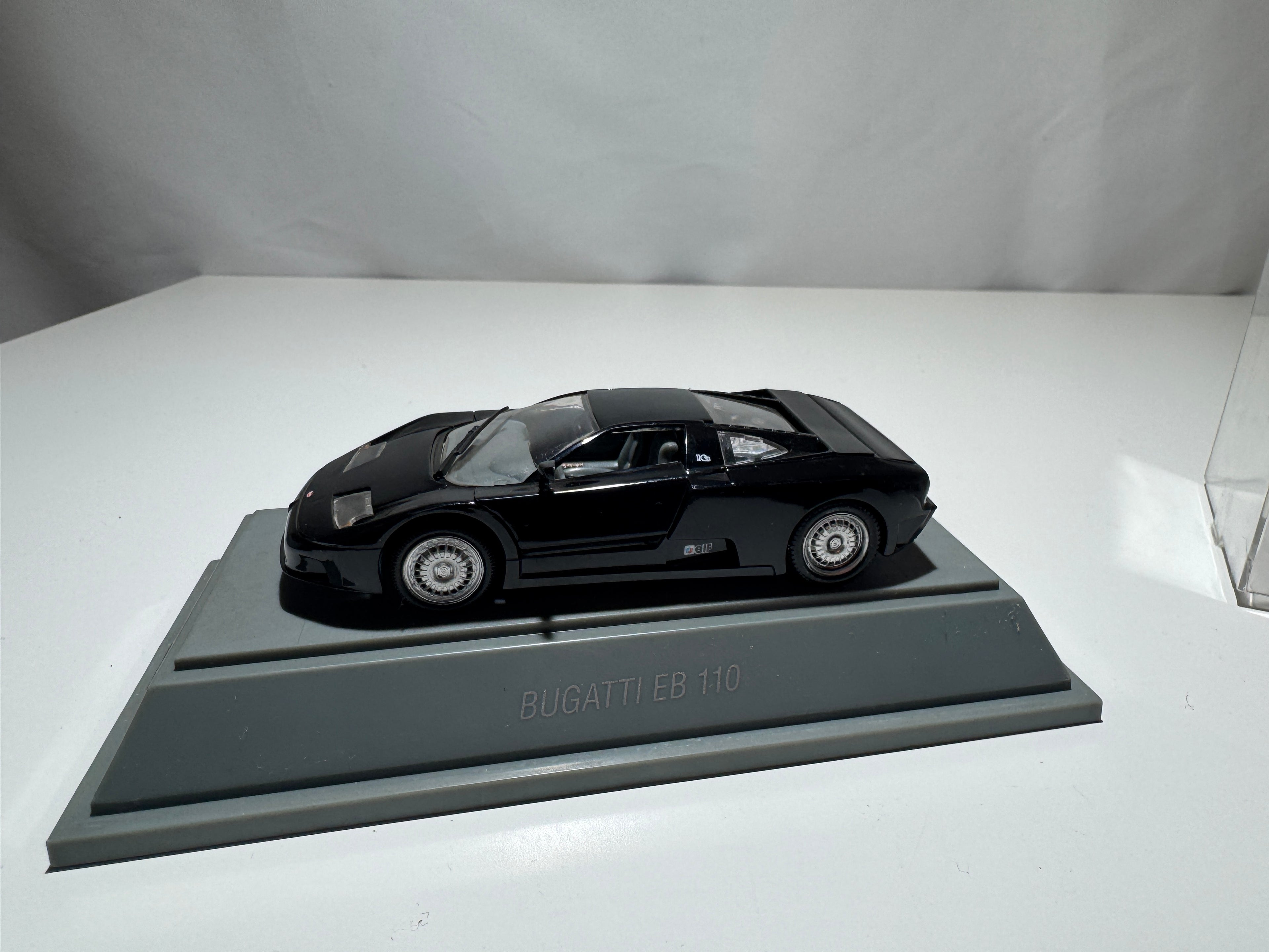 1:43 Revell Bugatti EB110 Schwarz OVP #545