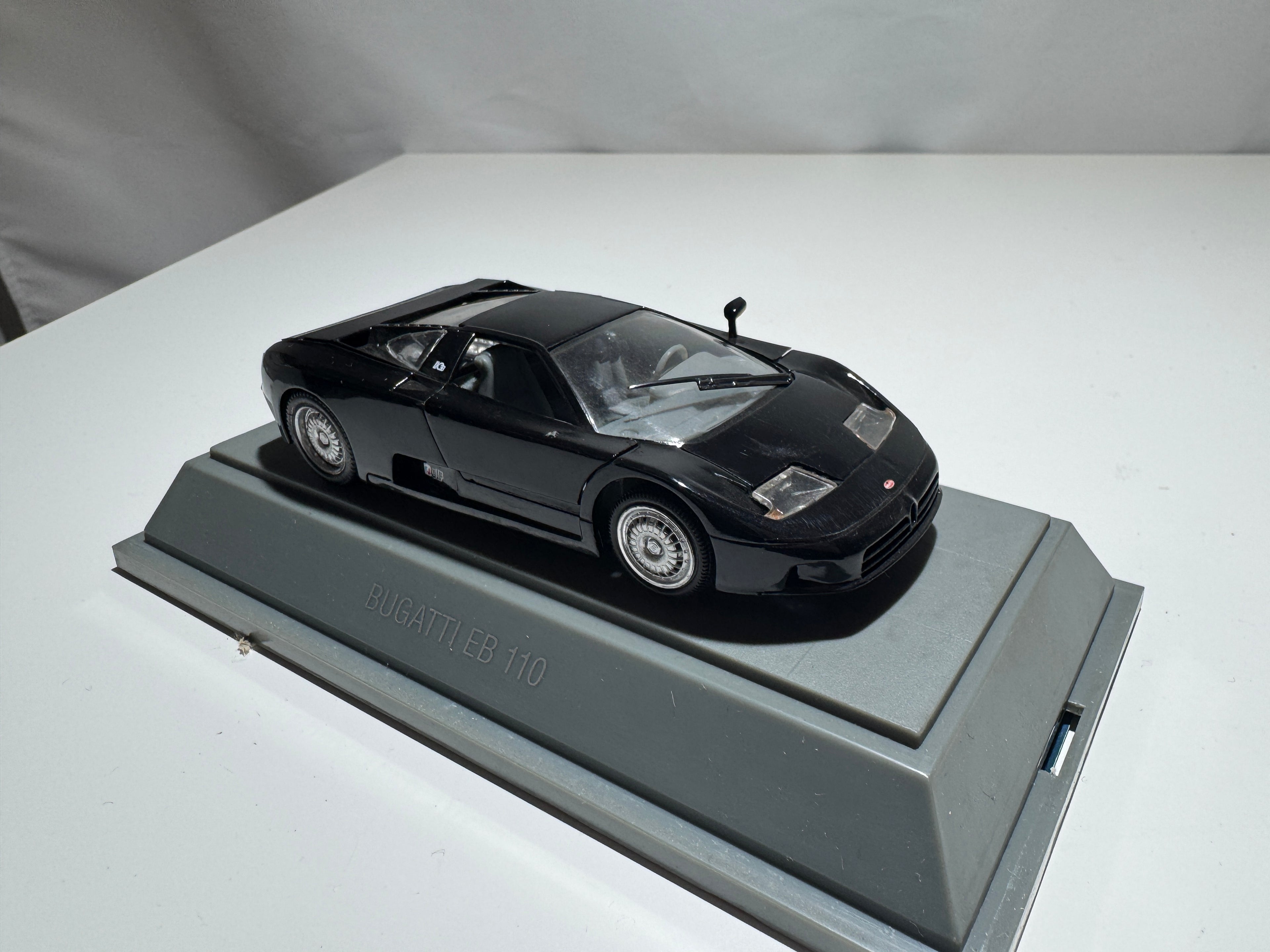 1:43 Revell Bugatti EB110 Schwarz OVP #545