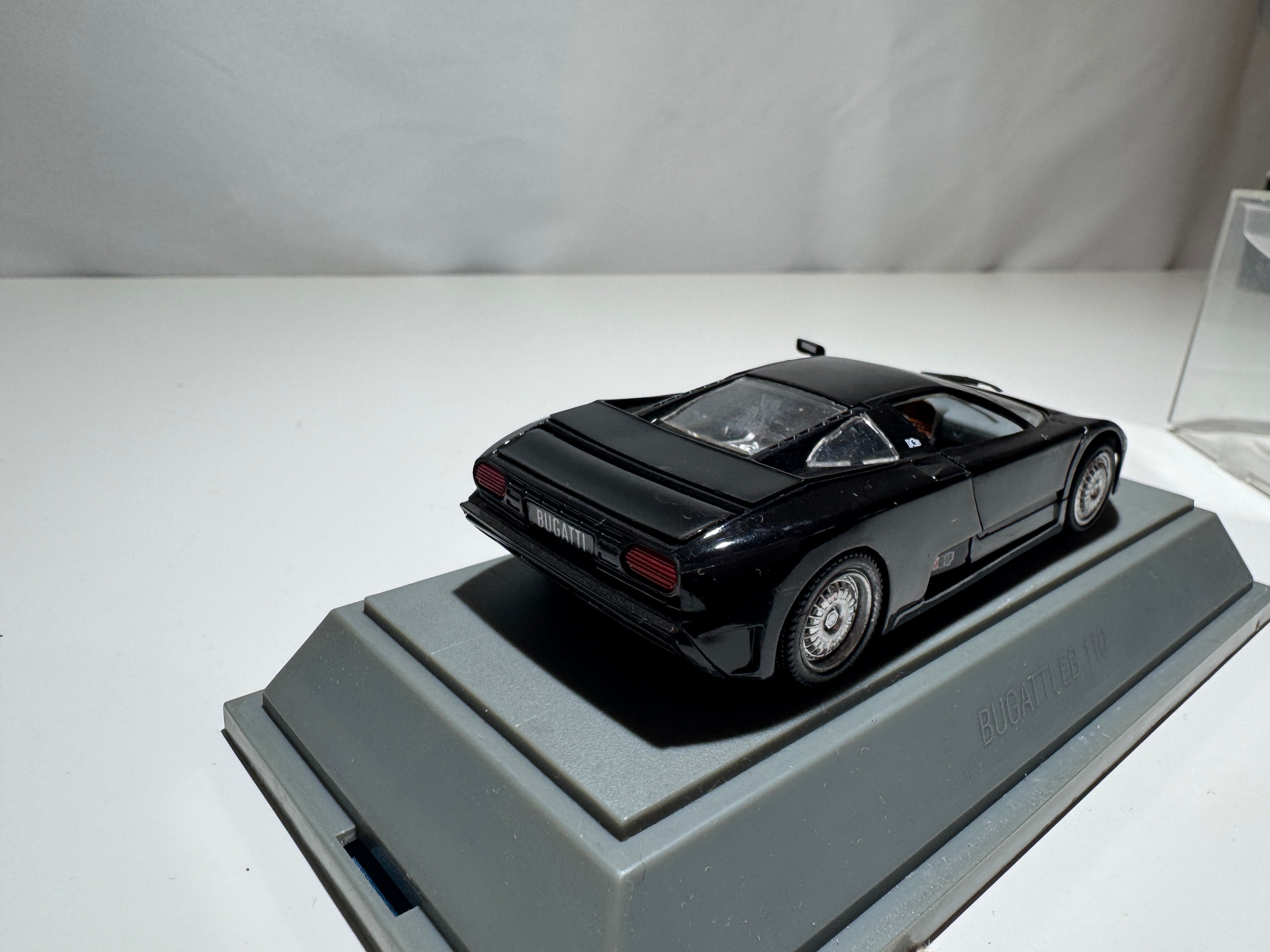 1:43 Revell Bugatti EB110 Schwarz OVP #545