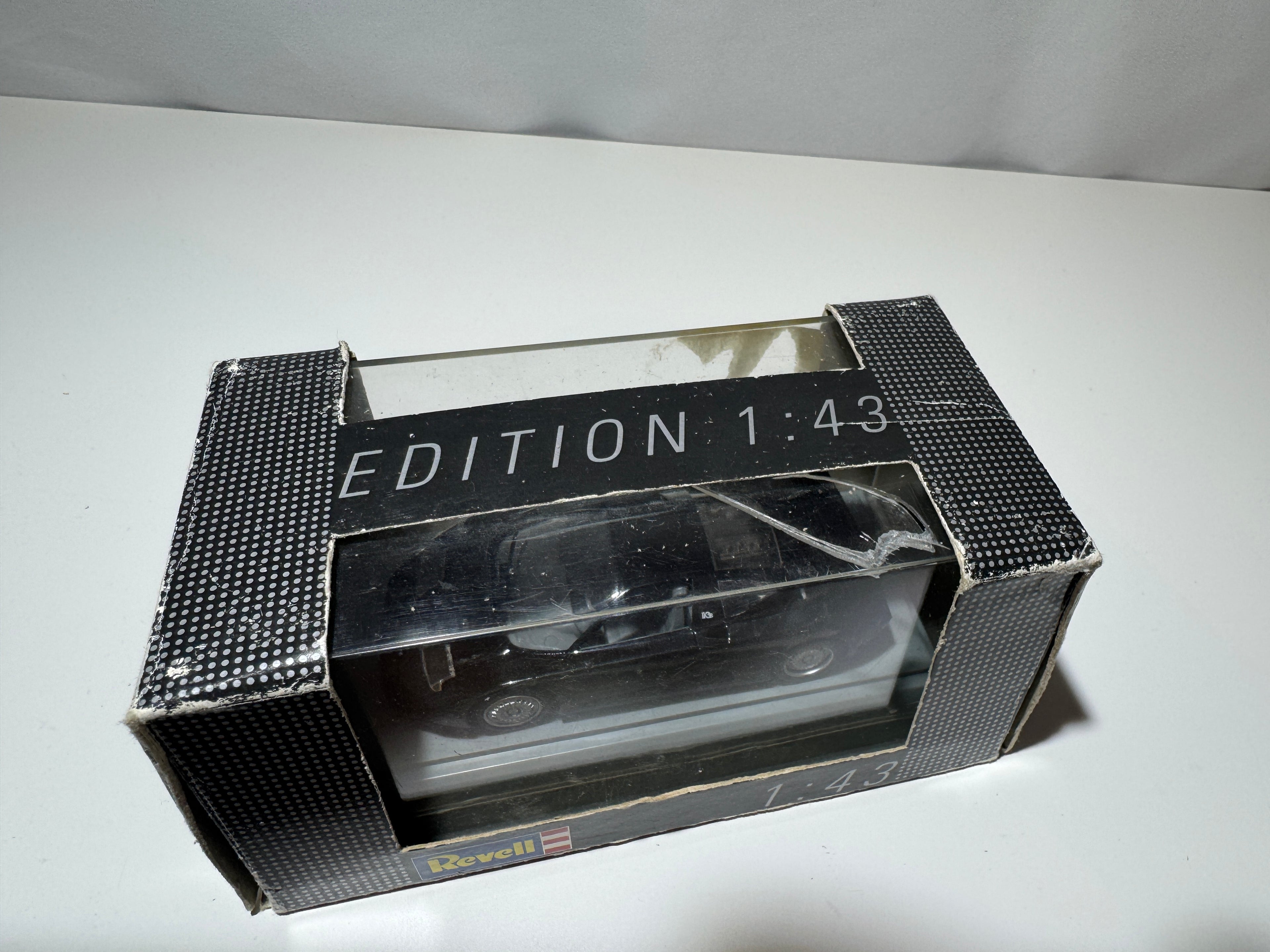 1:43 Revell Bugatti EB110 Schwarz OVP #546