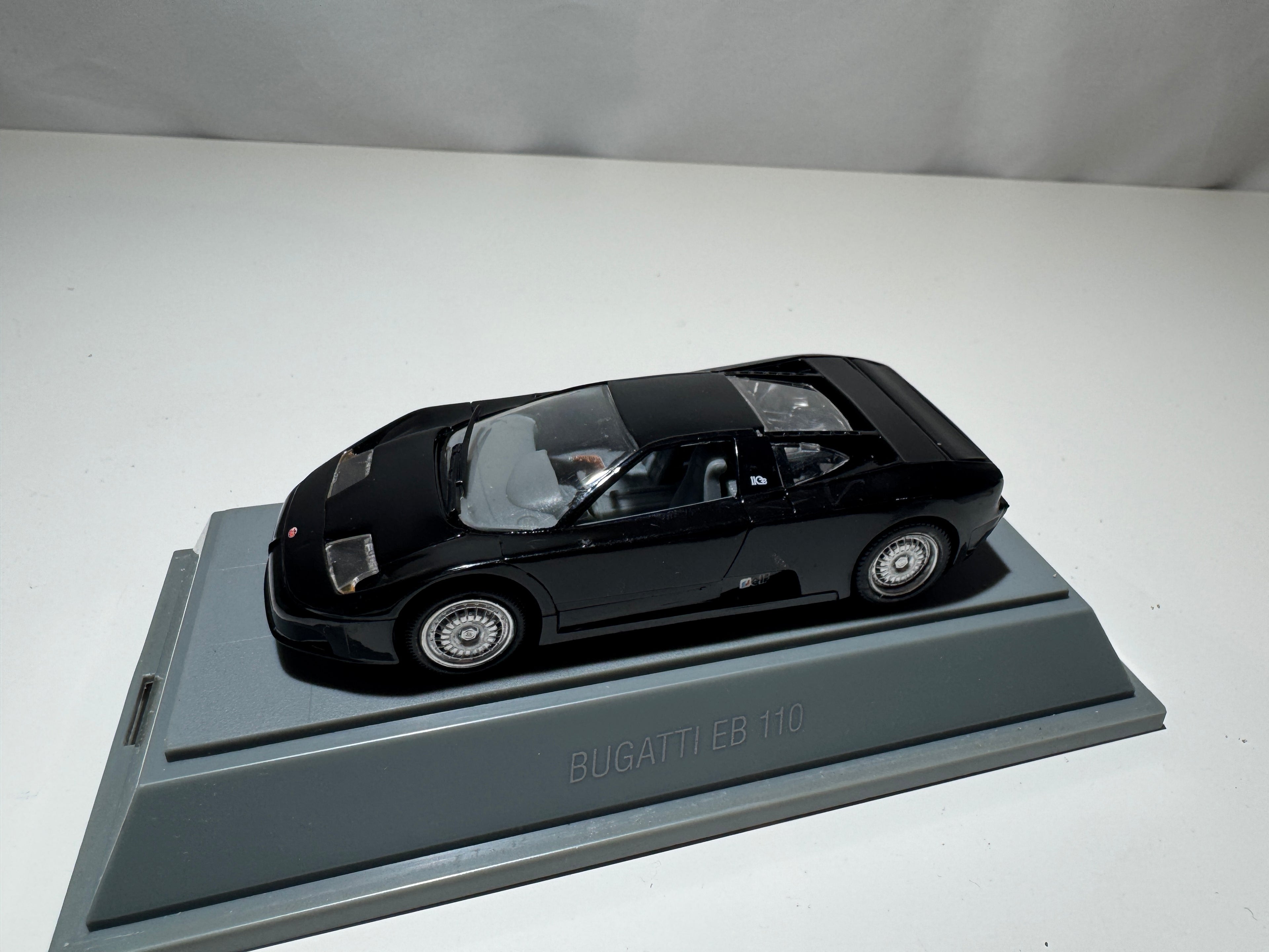 1:43 Revell Bugatti EB110 Schwarz OVP #546