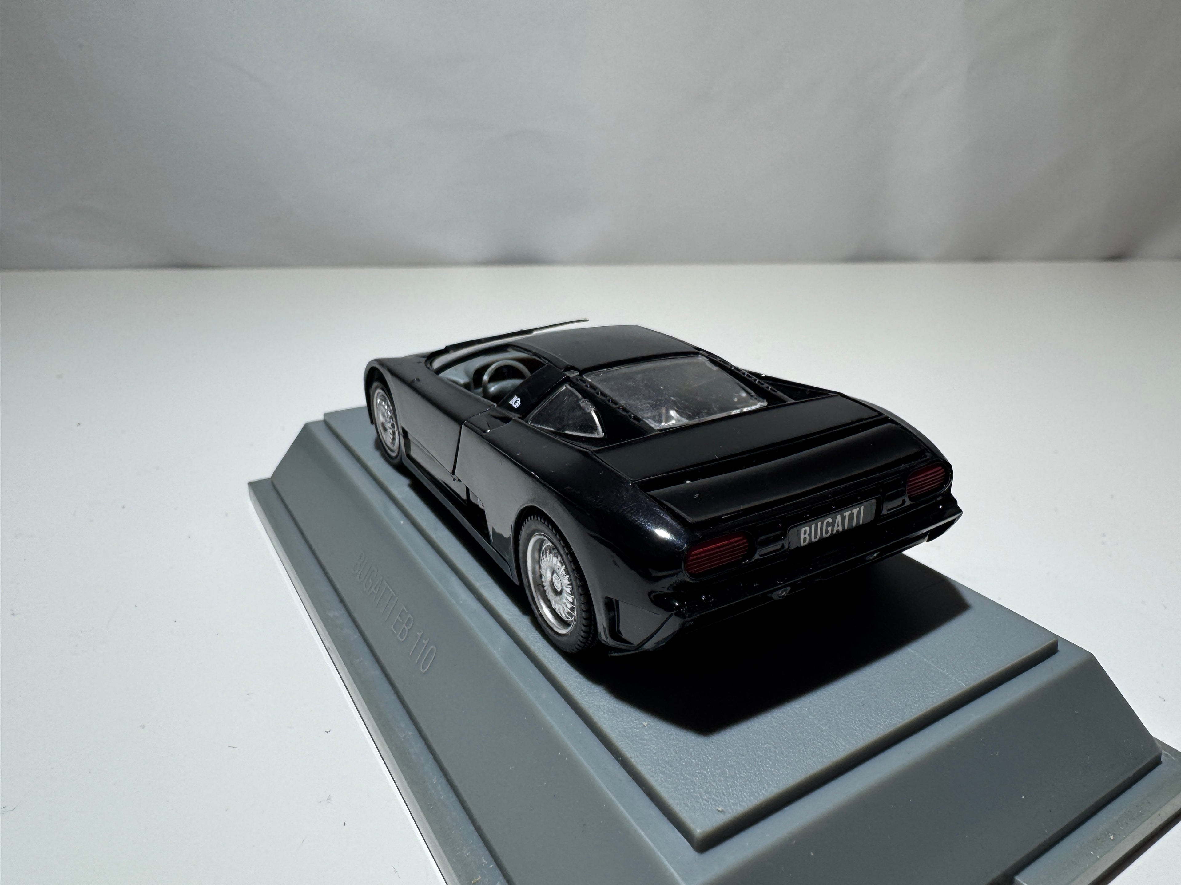 1:43 Revell Bugatti EB110 Schwarz OVP #546