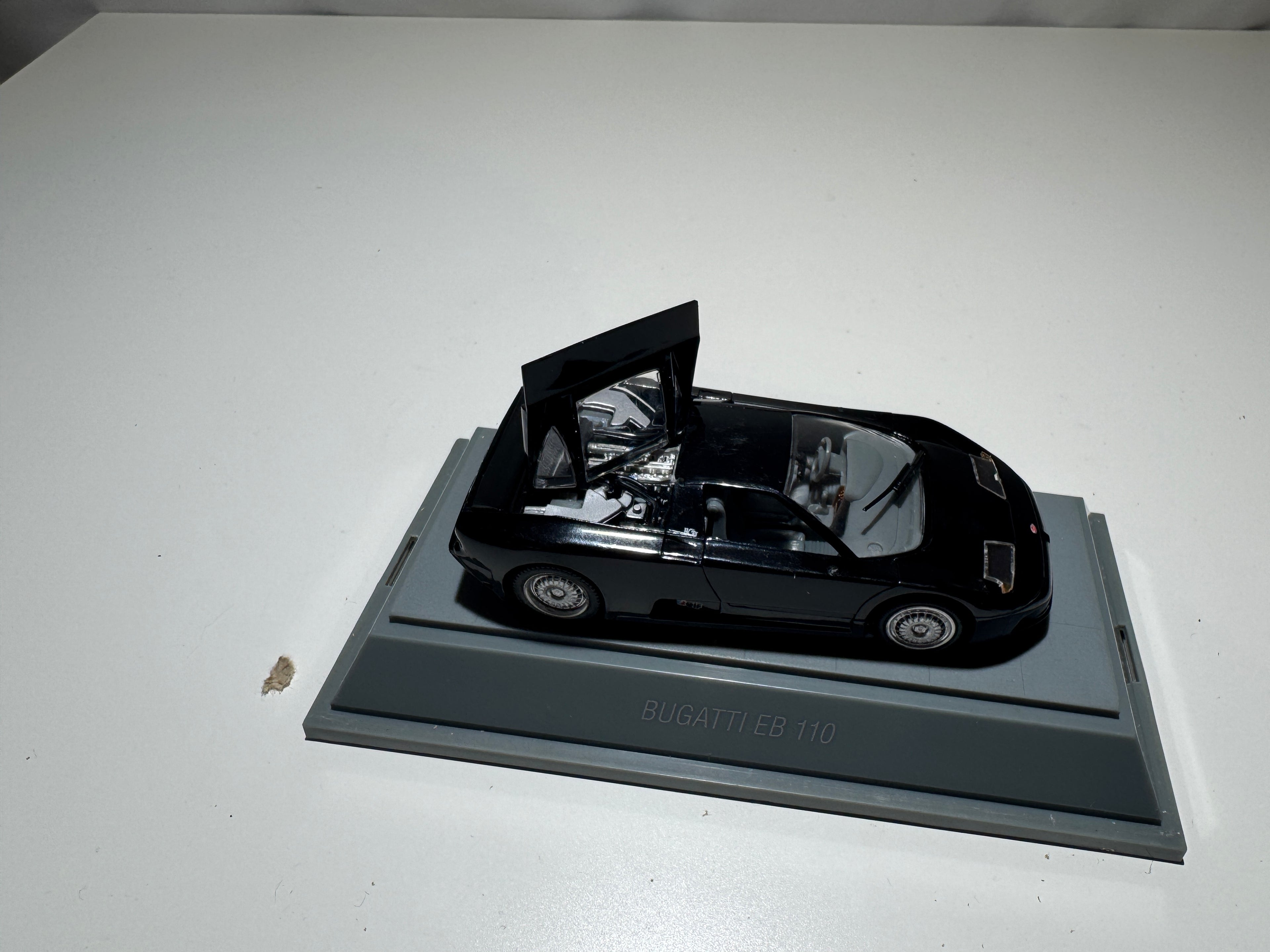 1:43 Revell Bugatti EB110 Schwarz OVP #546