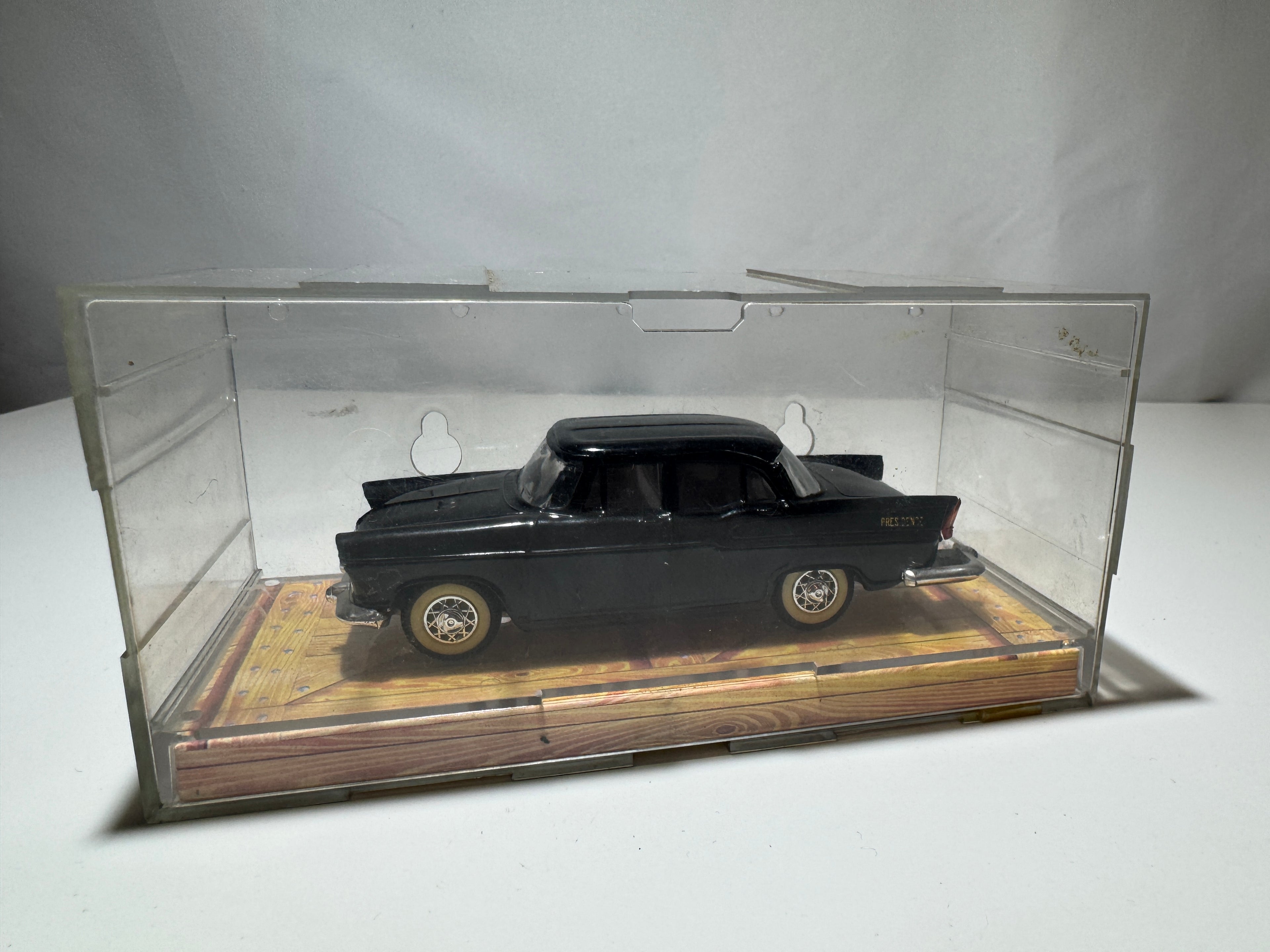 1:43 Norev Simca Presidence 1958 Schwarz #547