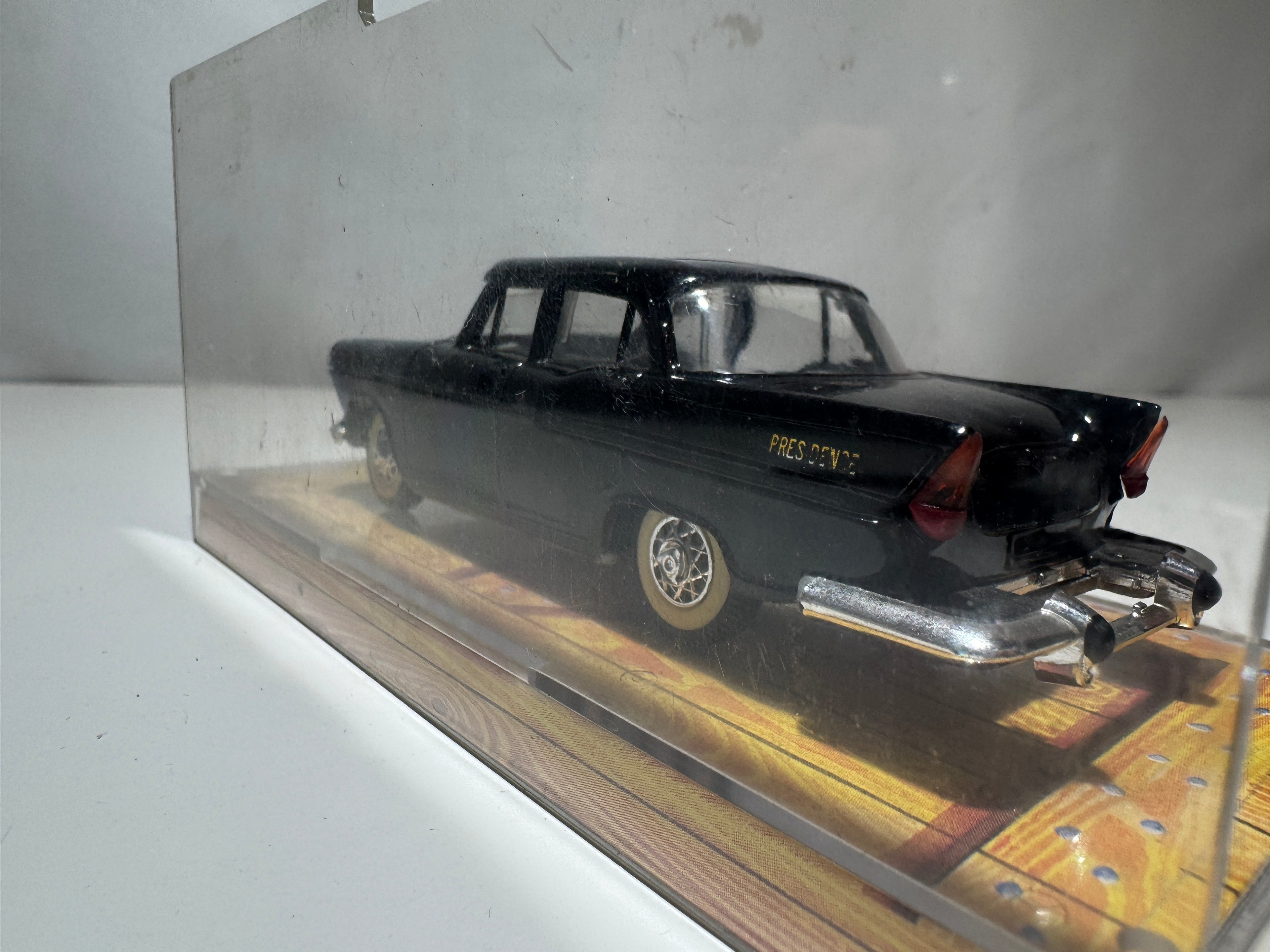 1:43 Norev Simca Presidence 1958 Schwarz #547