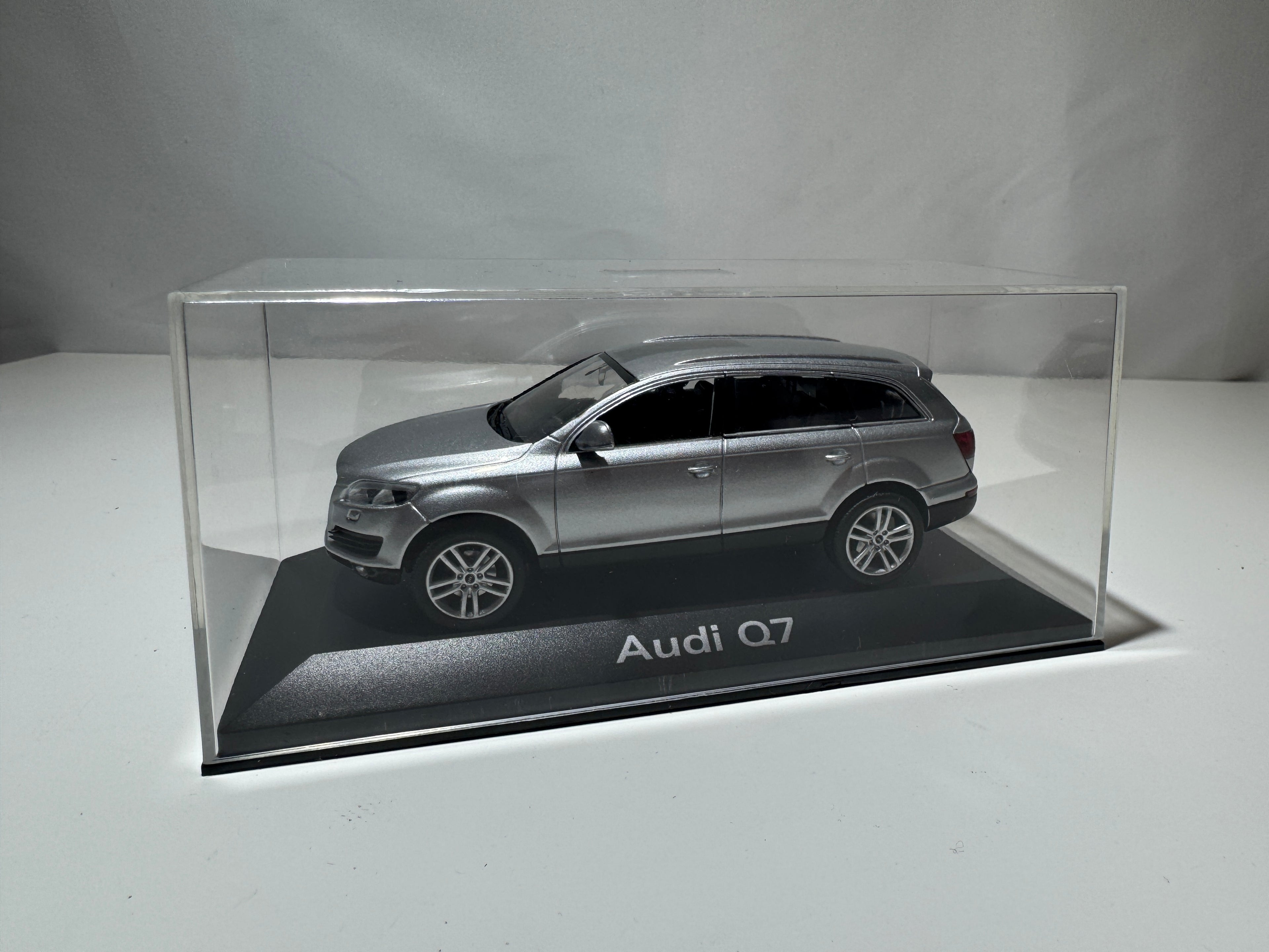 1:43 Schuco Audi Q7 Silber OVP #548