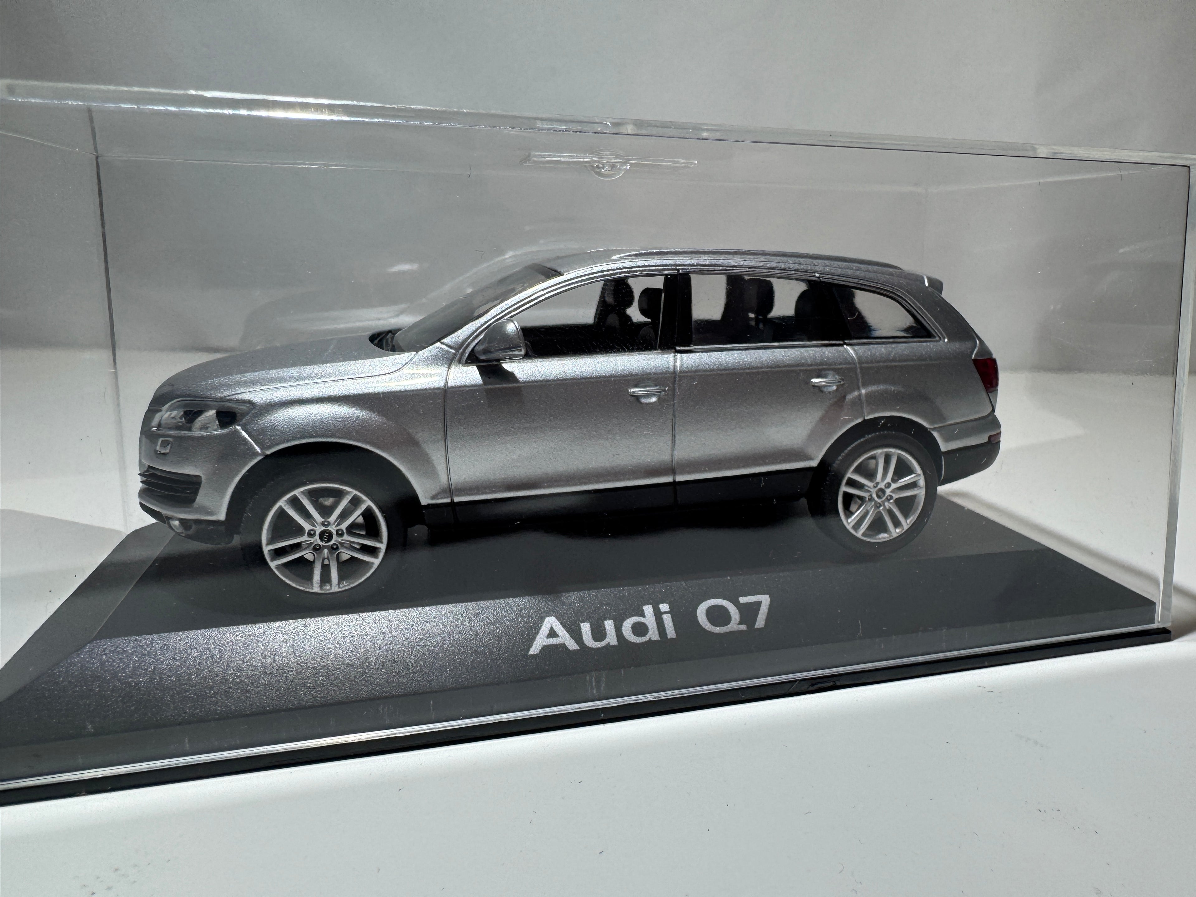1:43 Schuco Audi Q7 Silber OVP #548