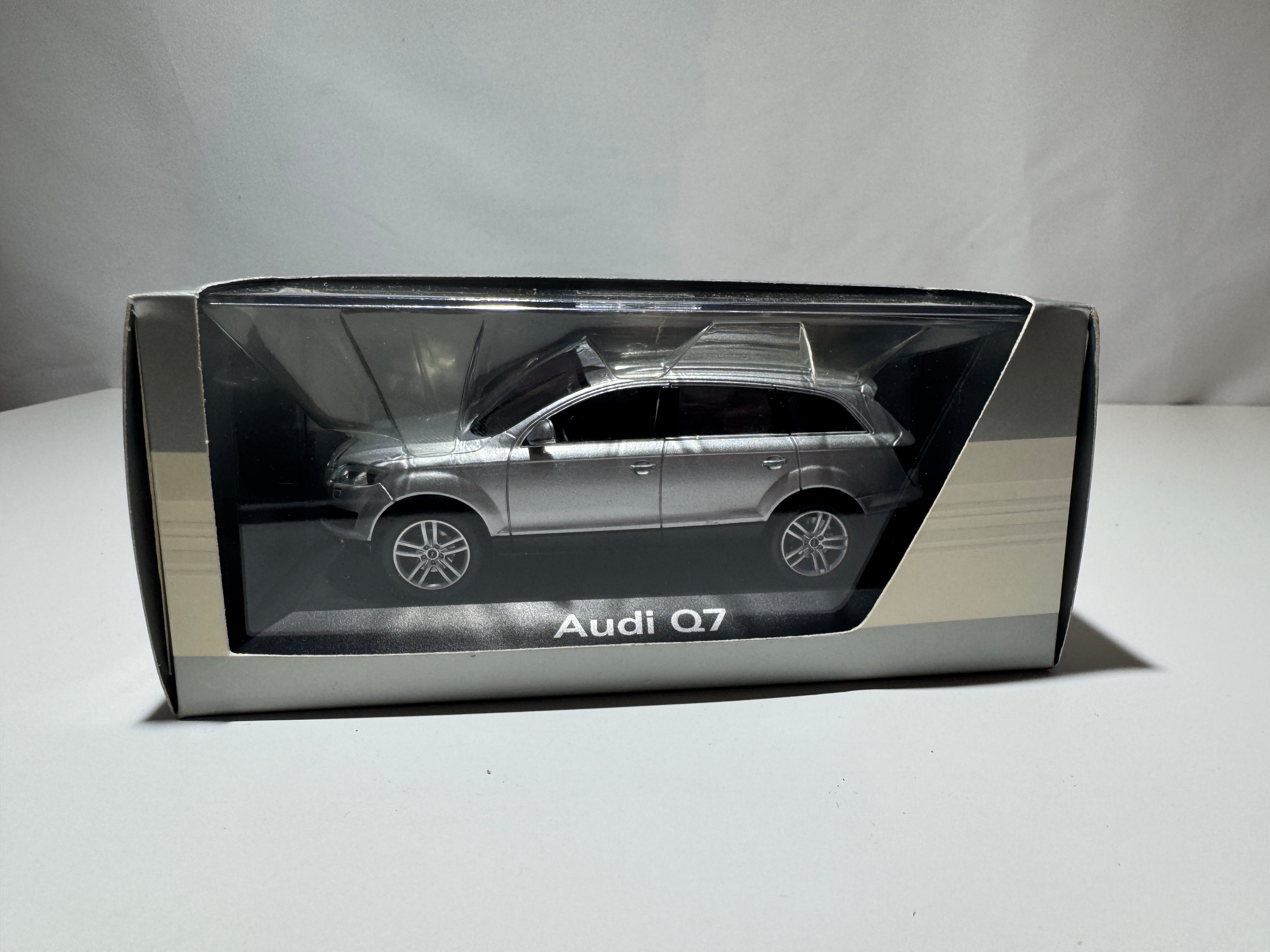 1:43 Schuco Händlermodelle Audi Q7 Silber Neu OVP #550