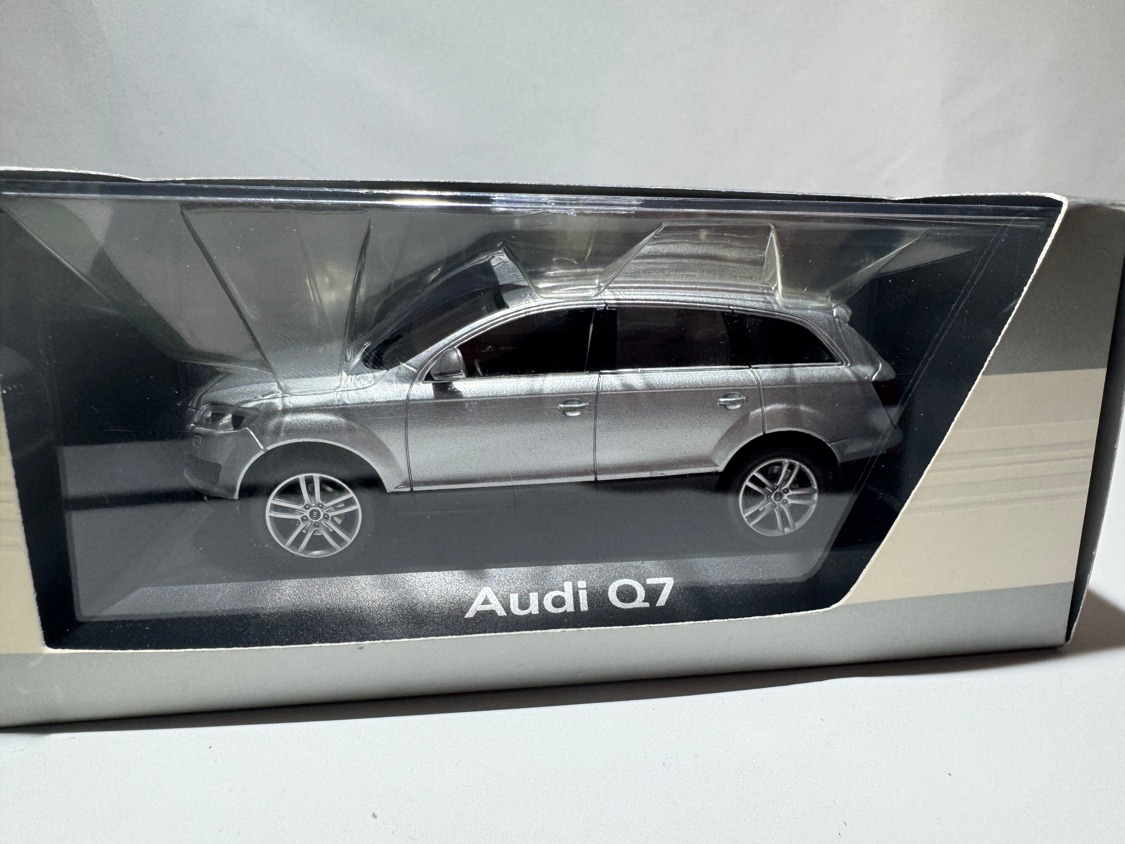 1:43 Schuco Händlermodelle Audi Q7 Silber Neu OVP #550