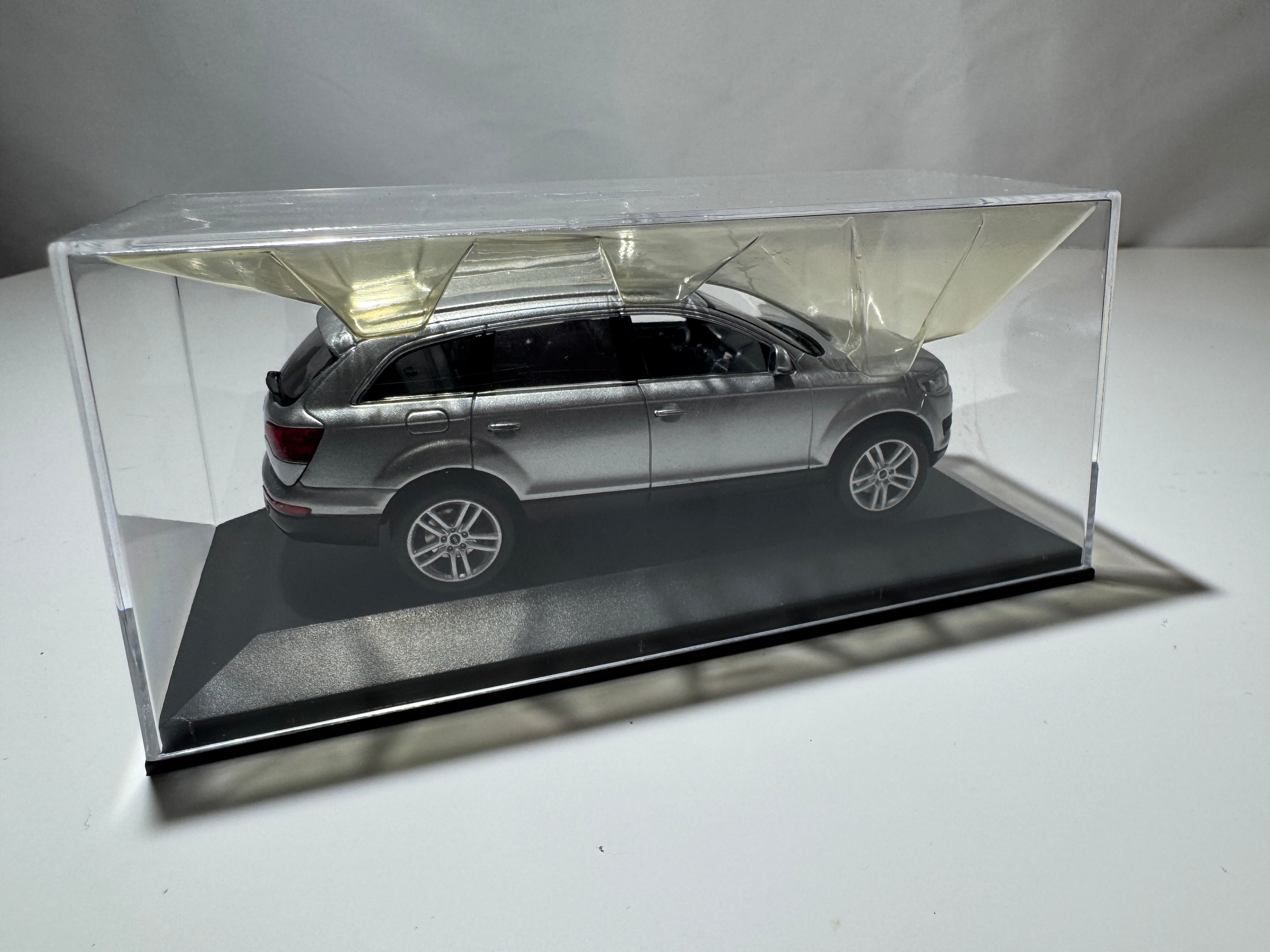 1:43 Schuco Händlermodelle Audi Q7 Silber Neu OVP #550