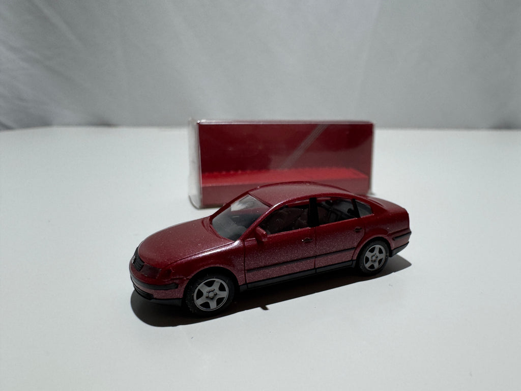 1:87 Herpa VW Volkswagen Passat B5 Limousine Rot OVP #556