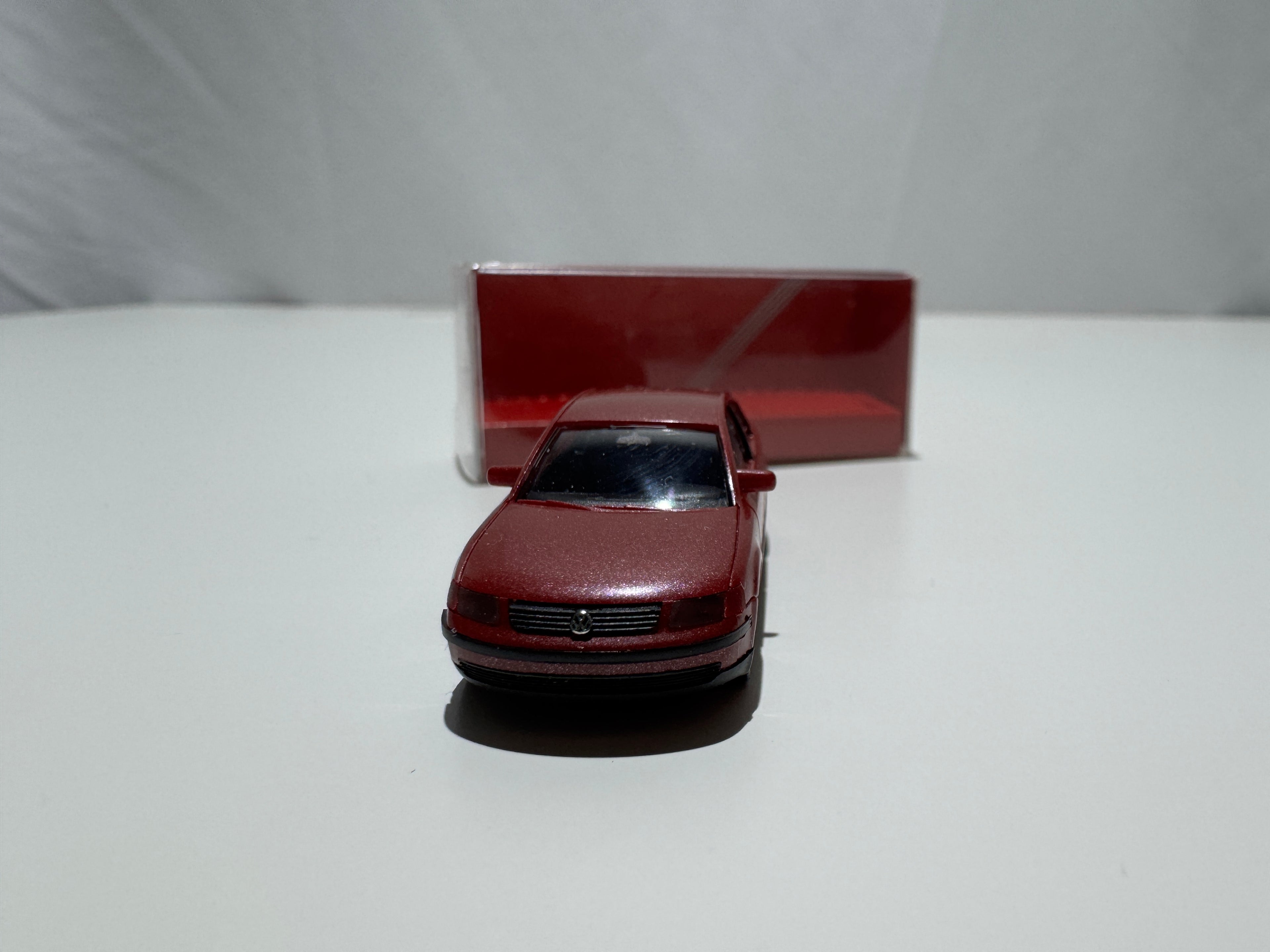 1:87 Herpa VW Volkswagen Passat B5 Limousine Rot OVP #556