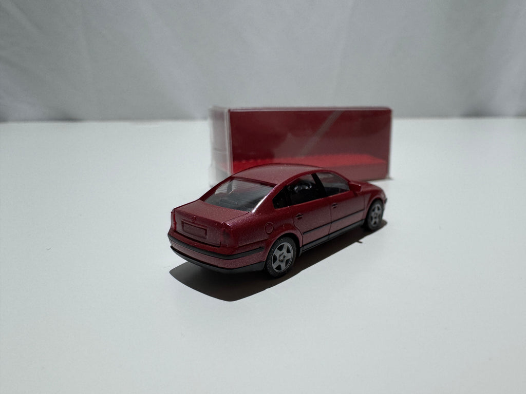 1:87 Herpa VW Volkswagen Passat B5 Limousine Rot OVP #556