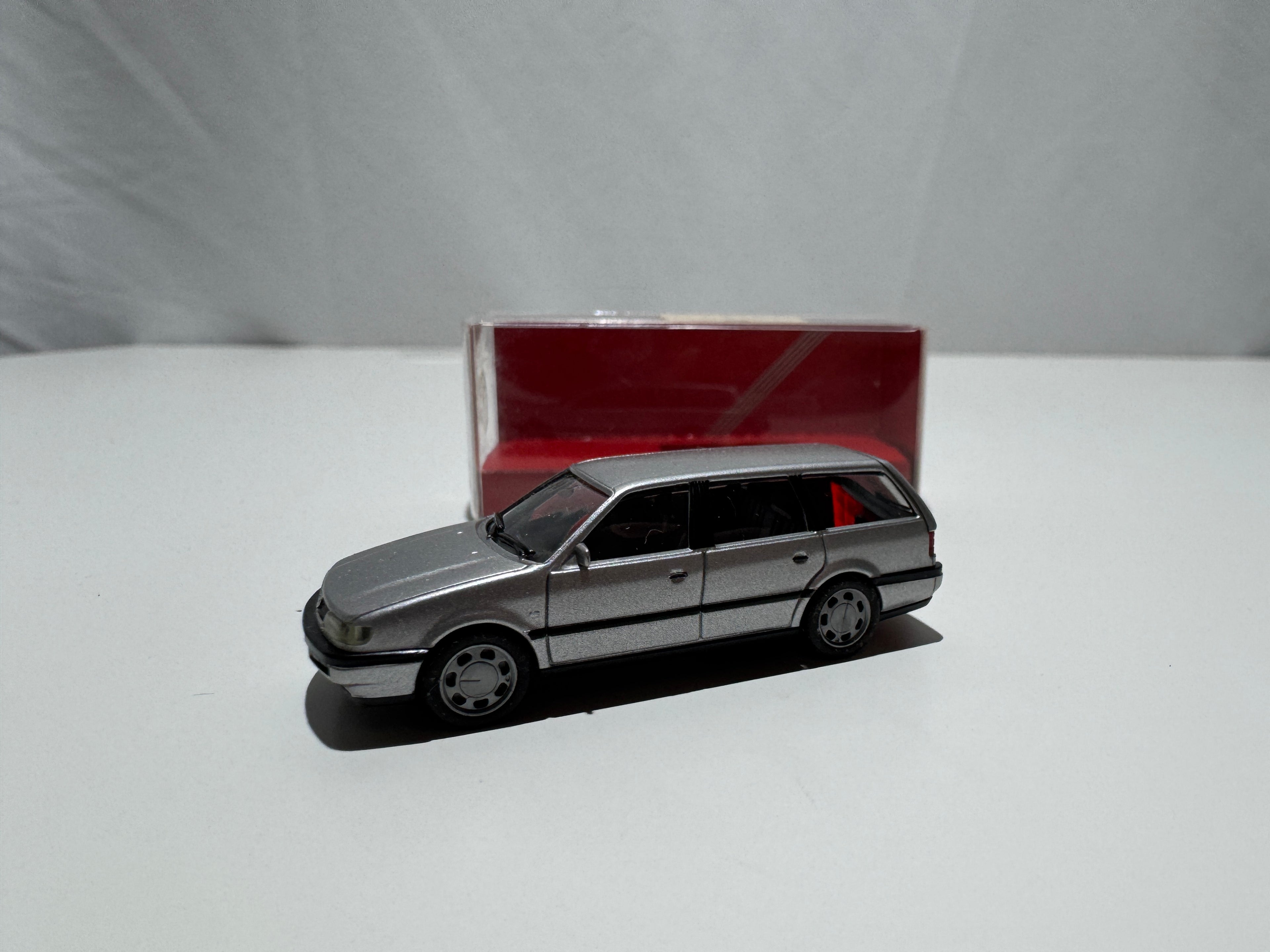 1:87 Herpa VW Volkswagen Passat Variant Silber OVP #560