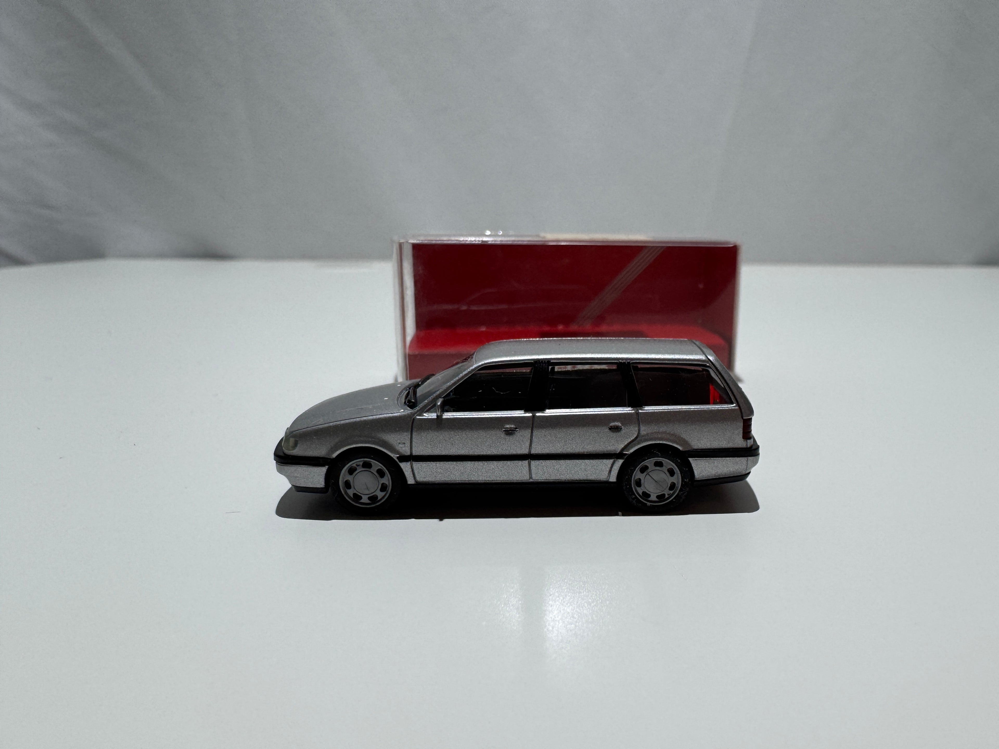 1:87 Herpa VW Volkswagen Passat Variant Silber OVP #560