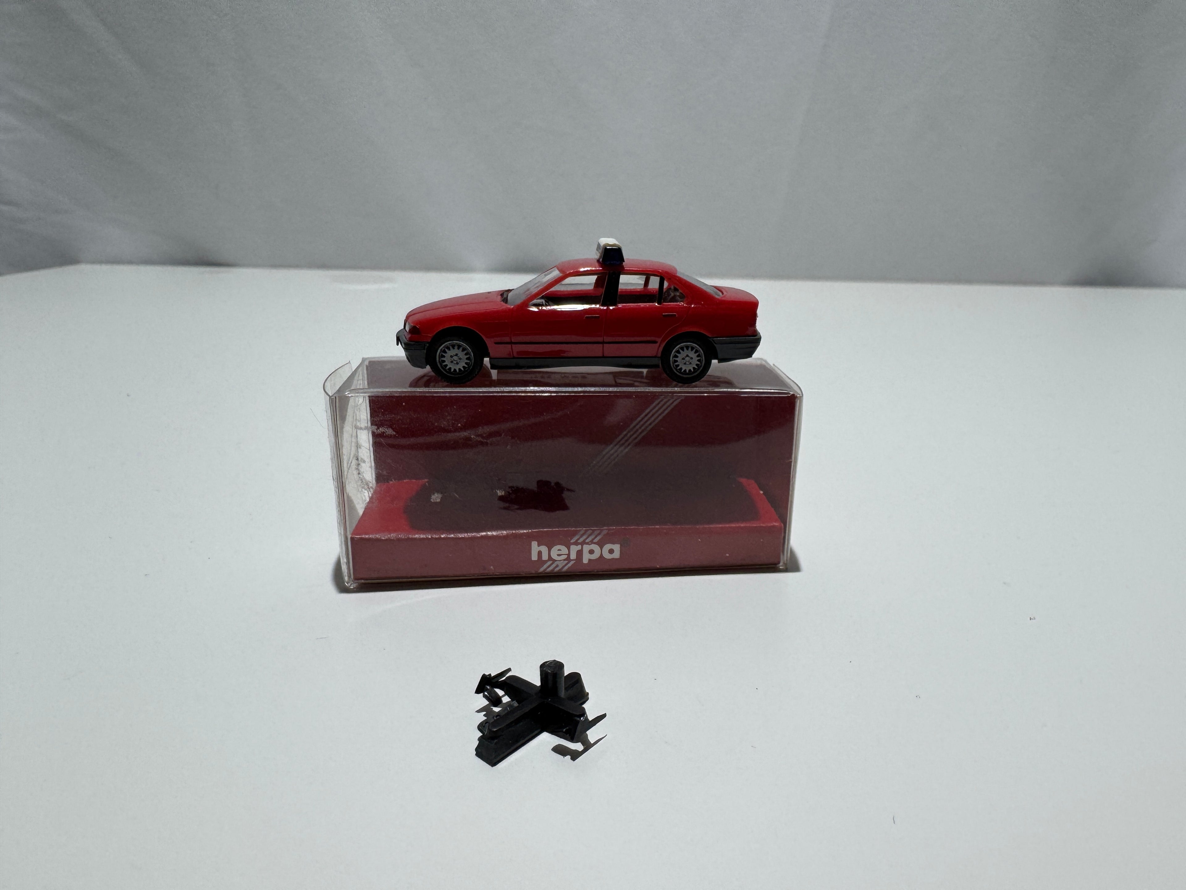 1:87 Herpa BMW E36 325i Limousine Feuerwehr Rot OVP #563