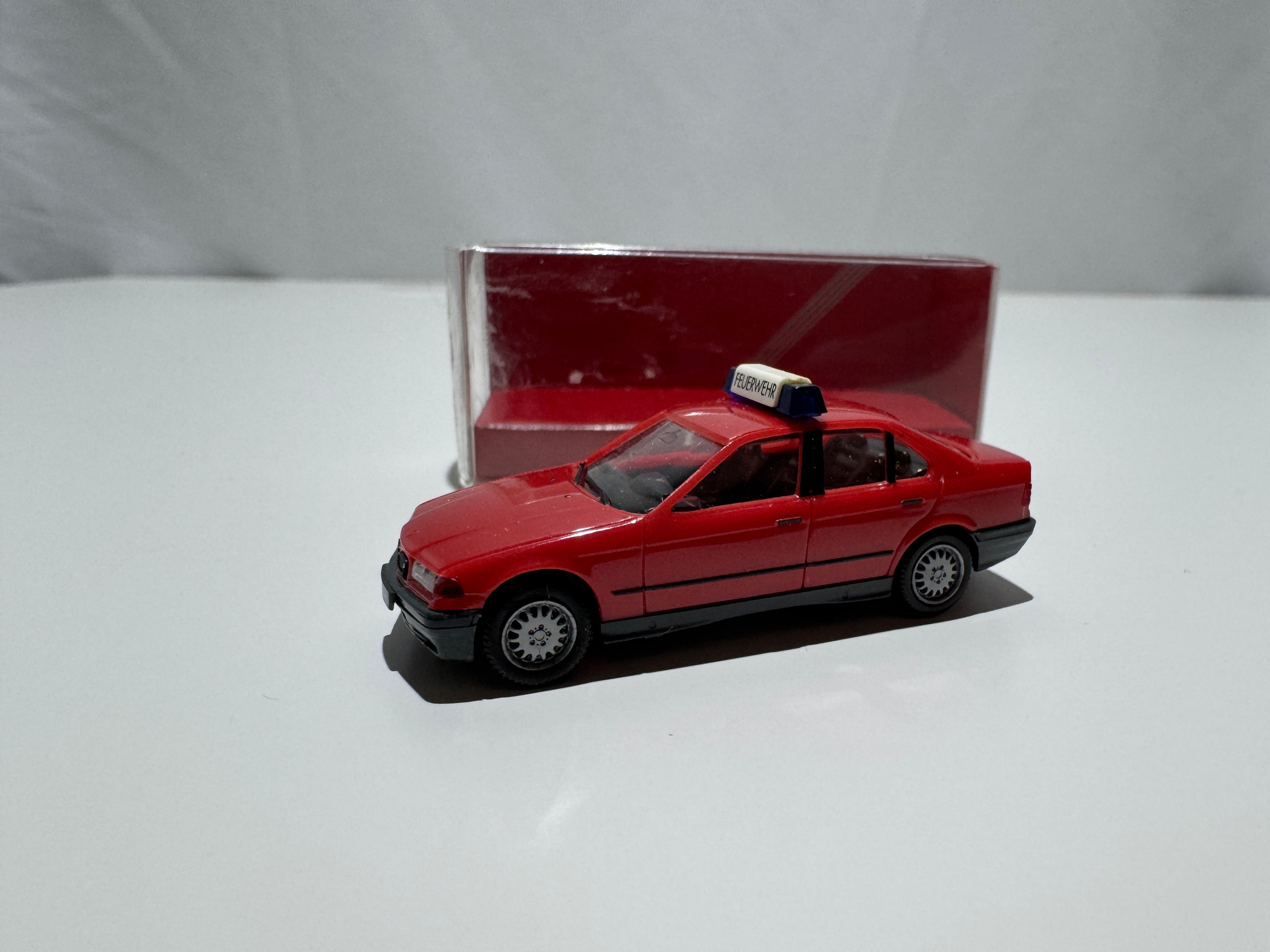 1:87 Herpa BMW E36 325i Limousine Feuerwehr Rot OVP #563